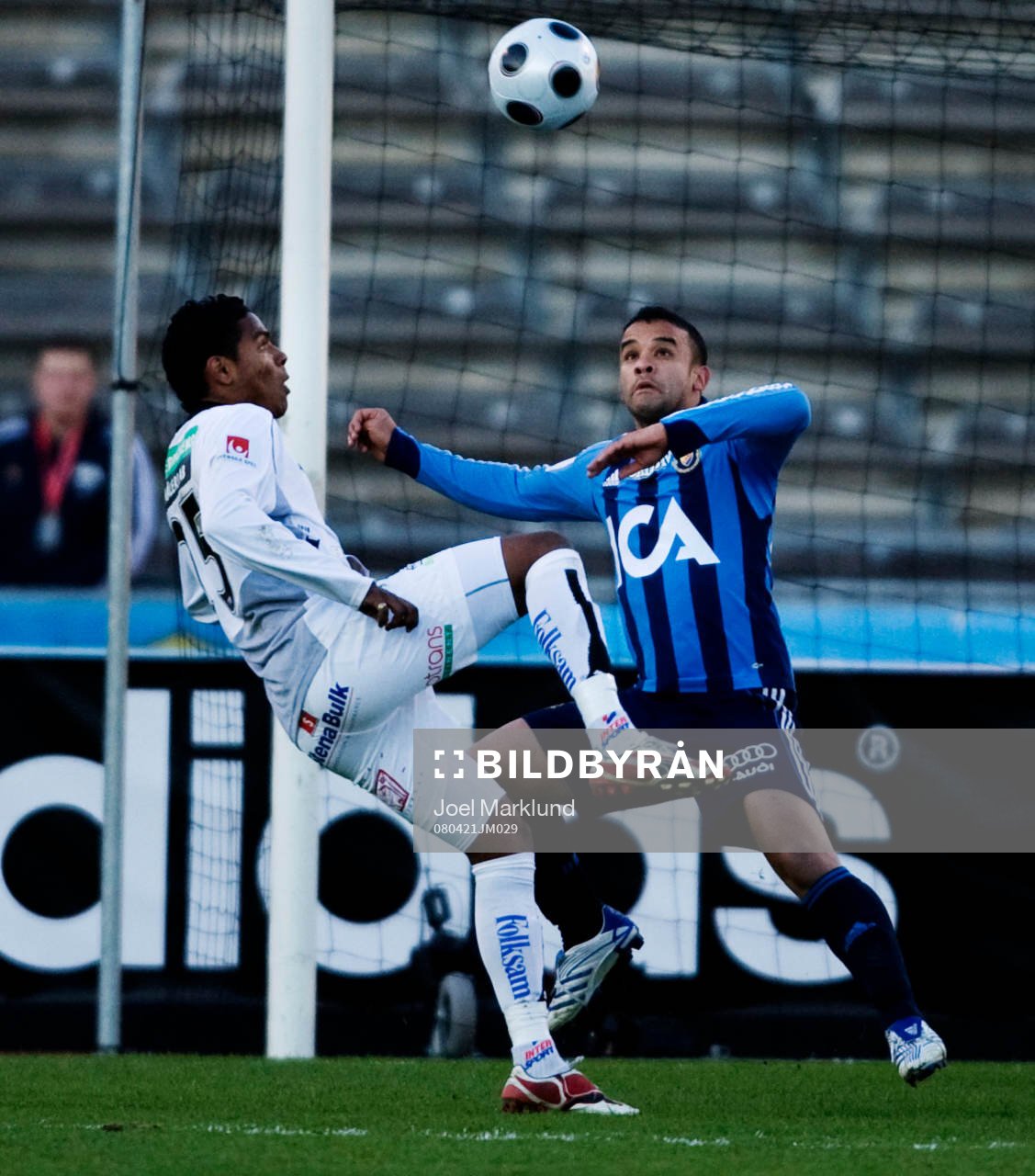 Wanderson do Carmo, Gais, med bollen framför Lance Davids,