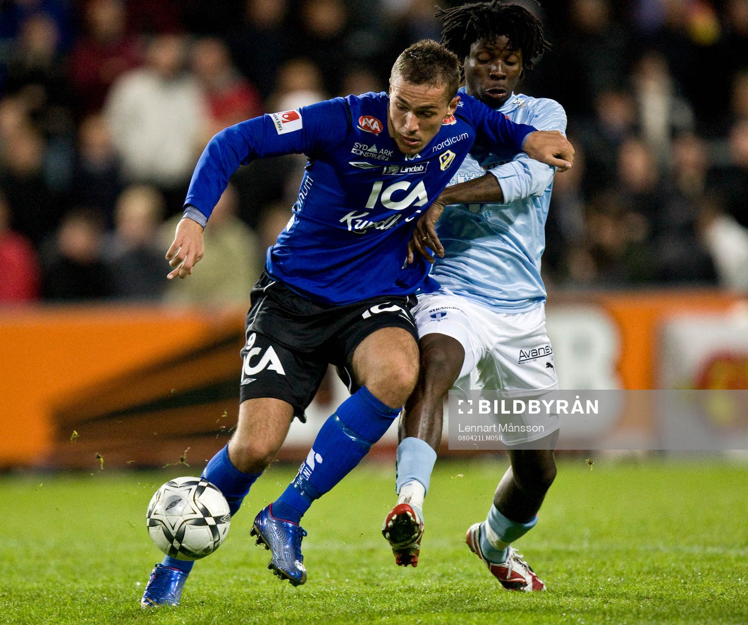 Emir Kujovic, Halmstad och Jimmy Dixon, Malmö. Närkamp