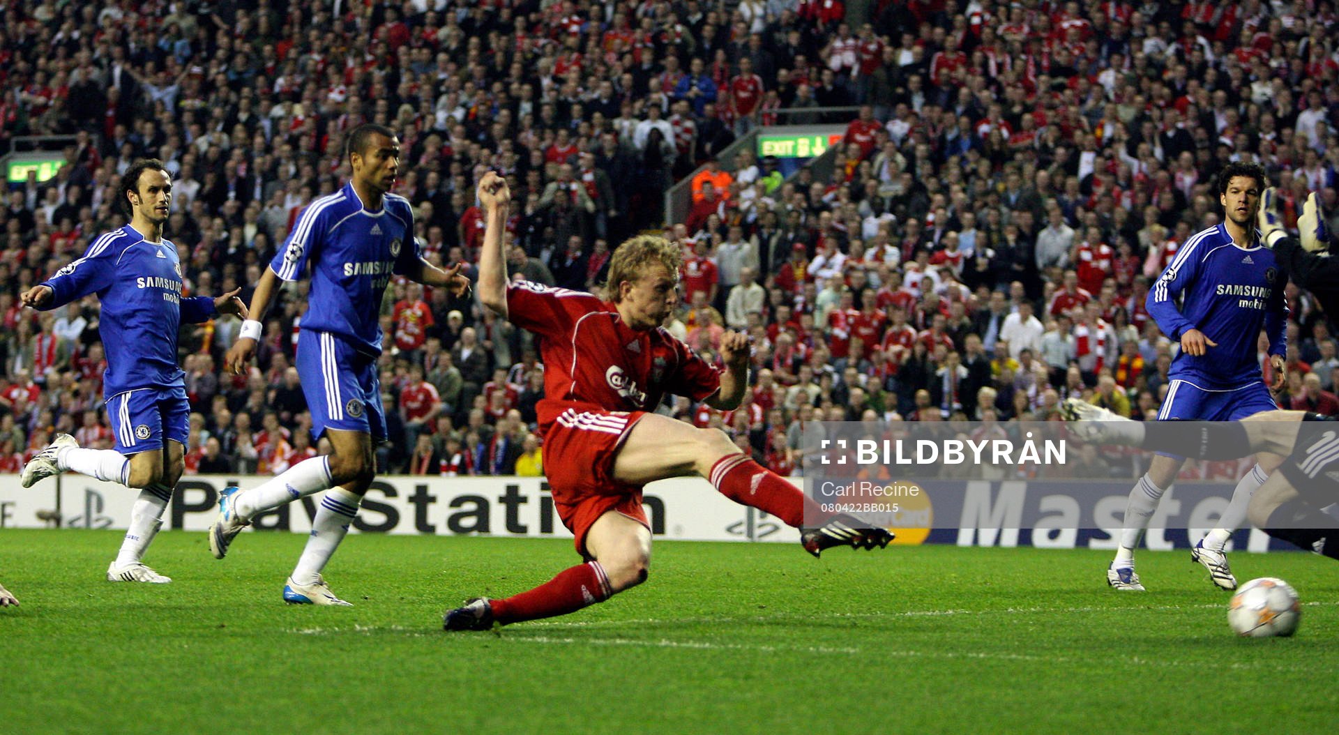 Dirk Kuyt, LIverpool gör 1-0