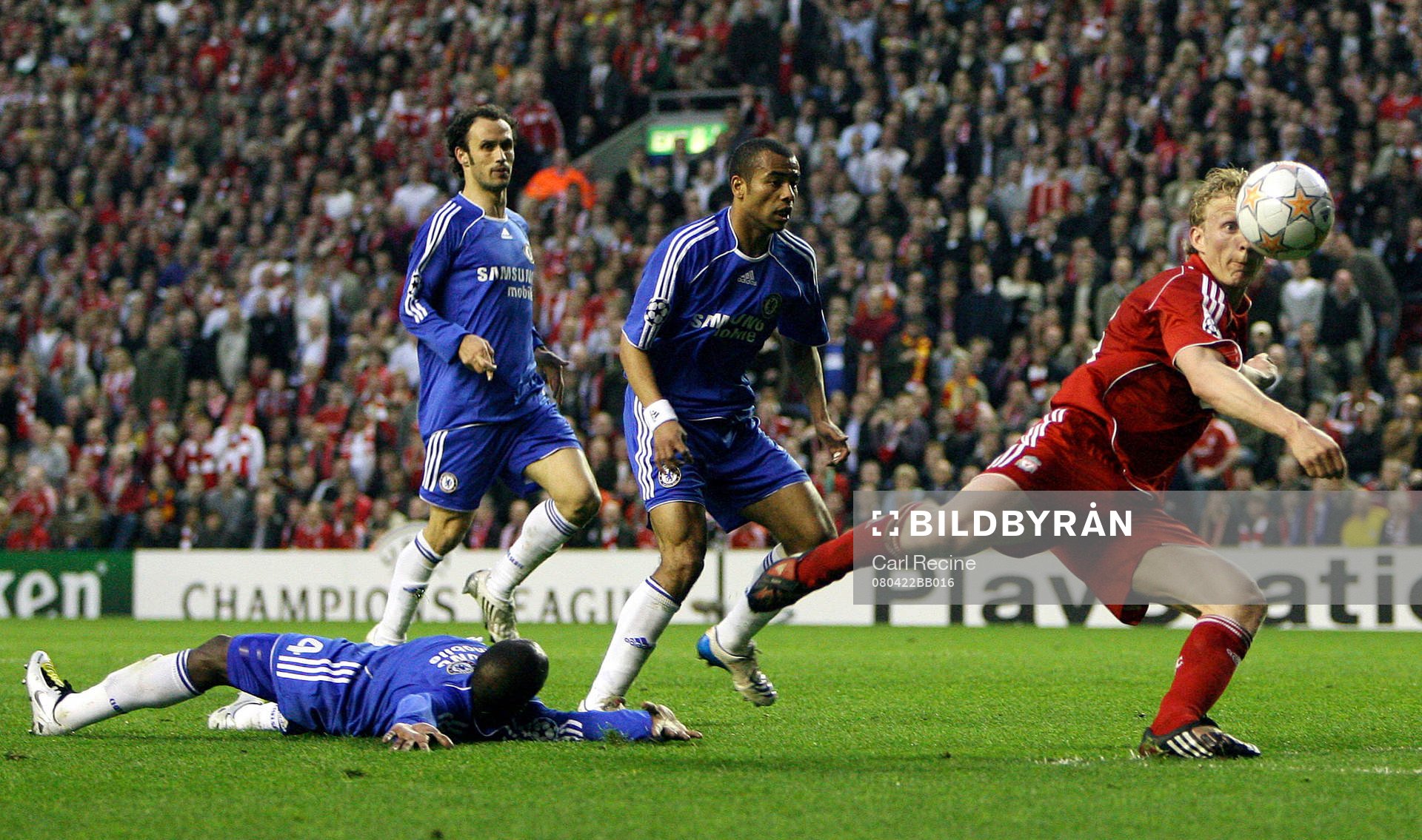Dirk Kuyt, LIverpool gör 1-0