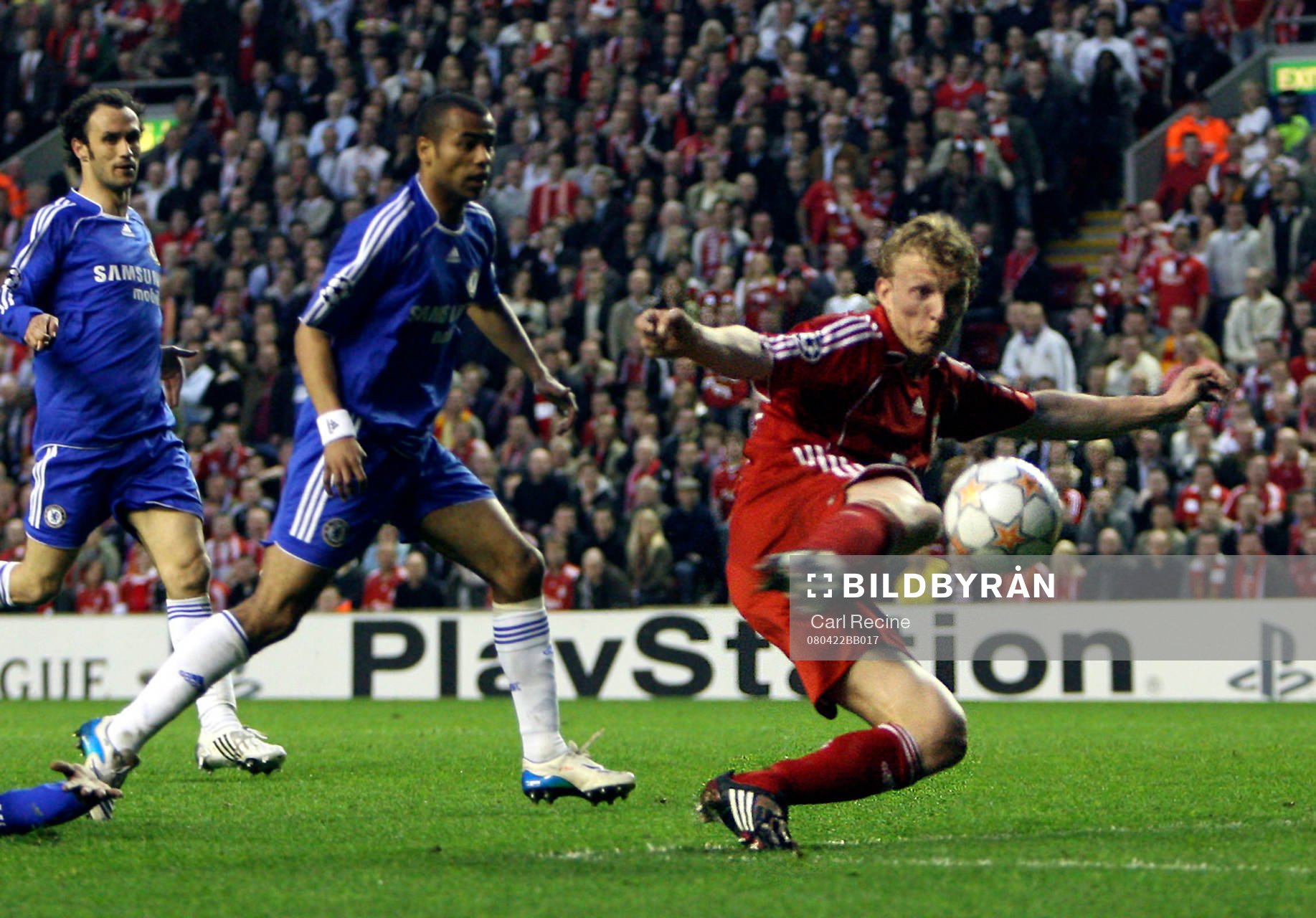 Dirk Kuyt, LIverpool gör 1-0