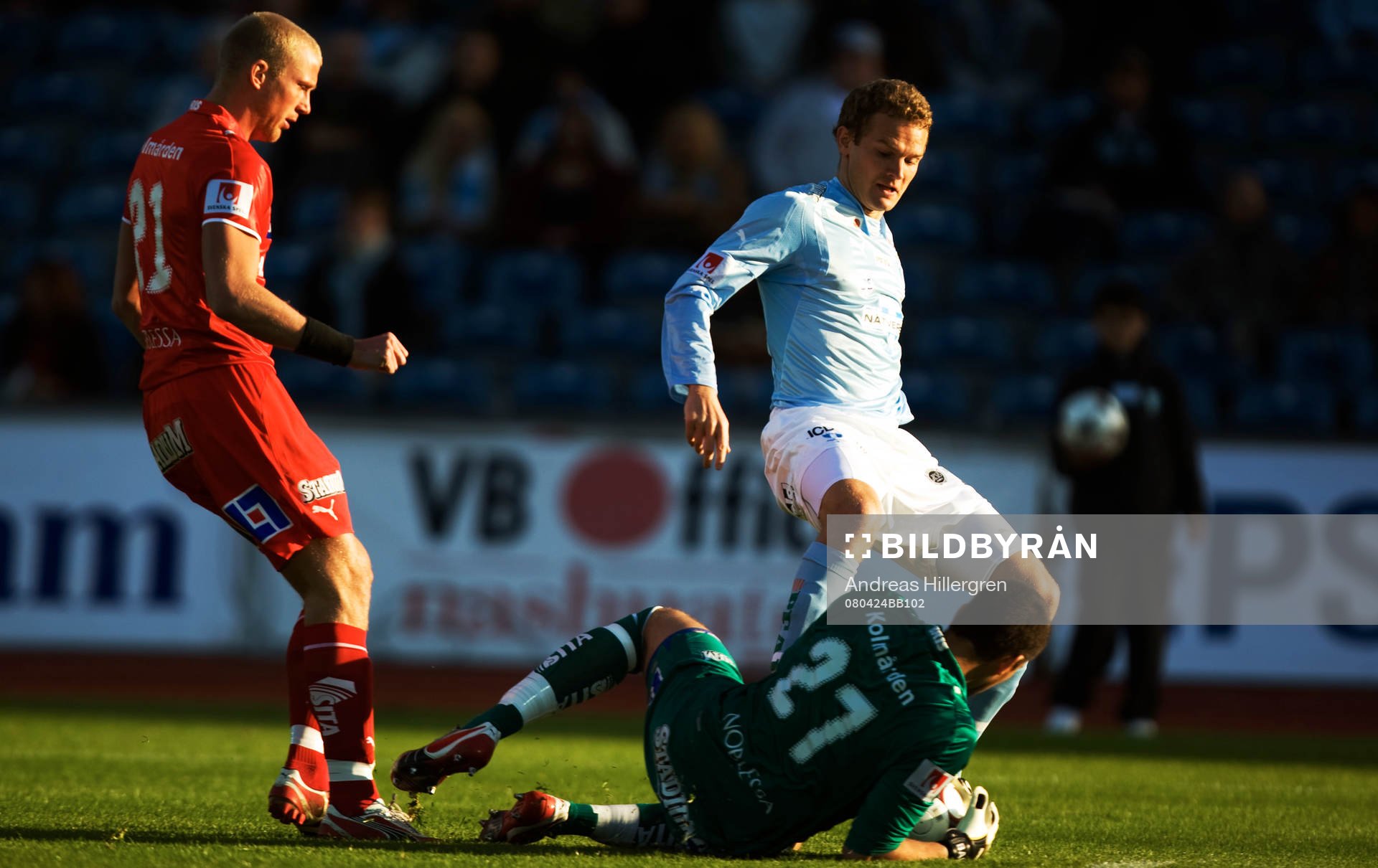 Jonatan Johansson och Nuredin Bakiu, målvakt
