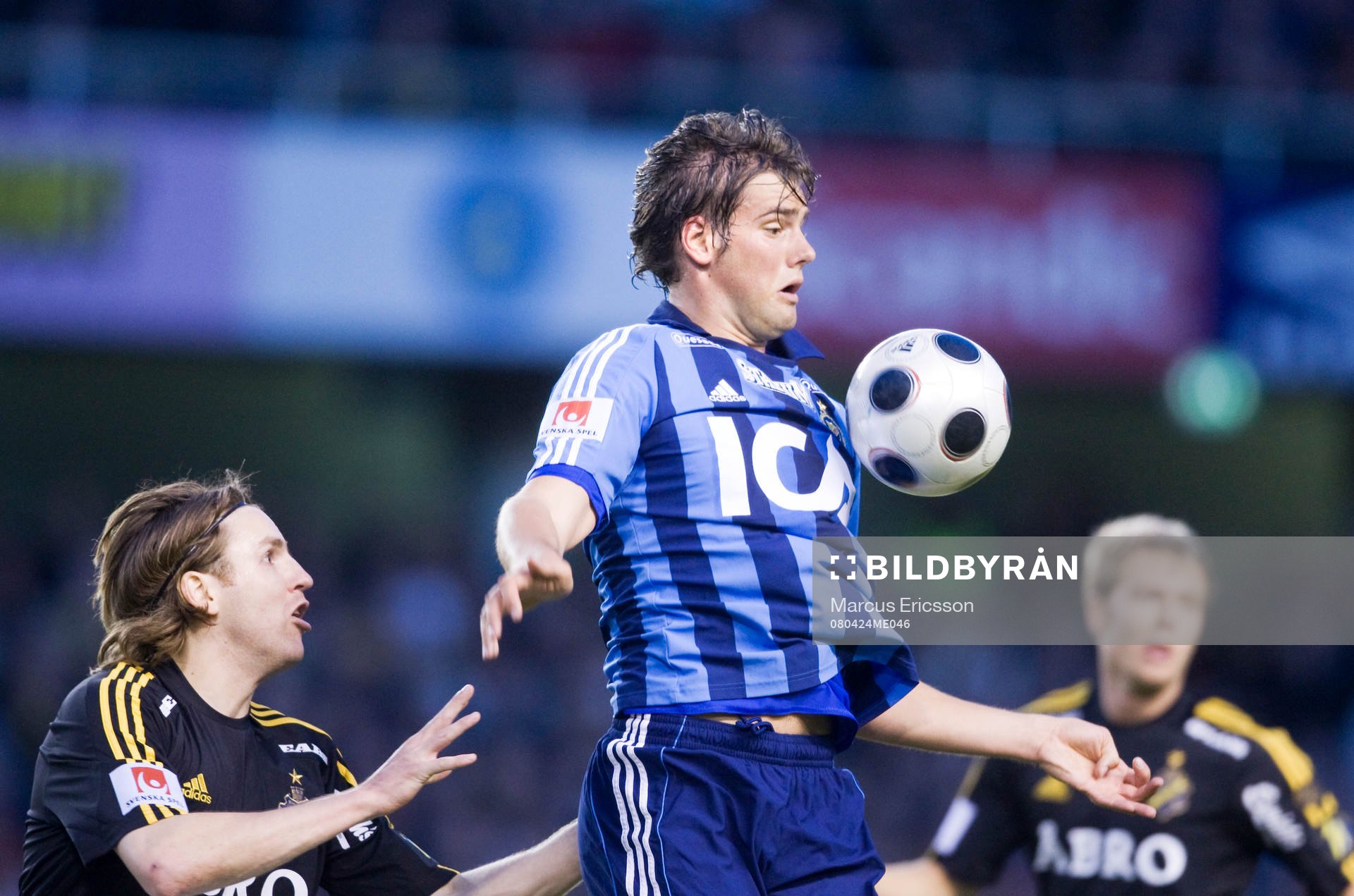 Mikael Dahlberg, Djurgården, tar emot bollen framför