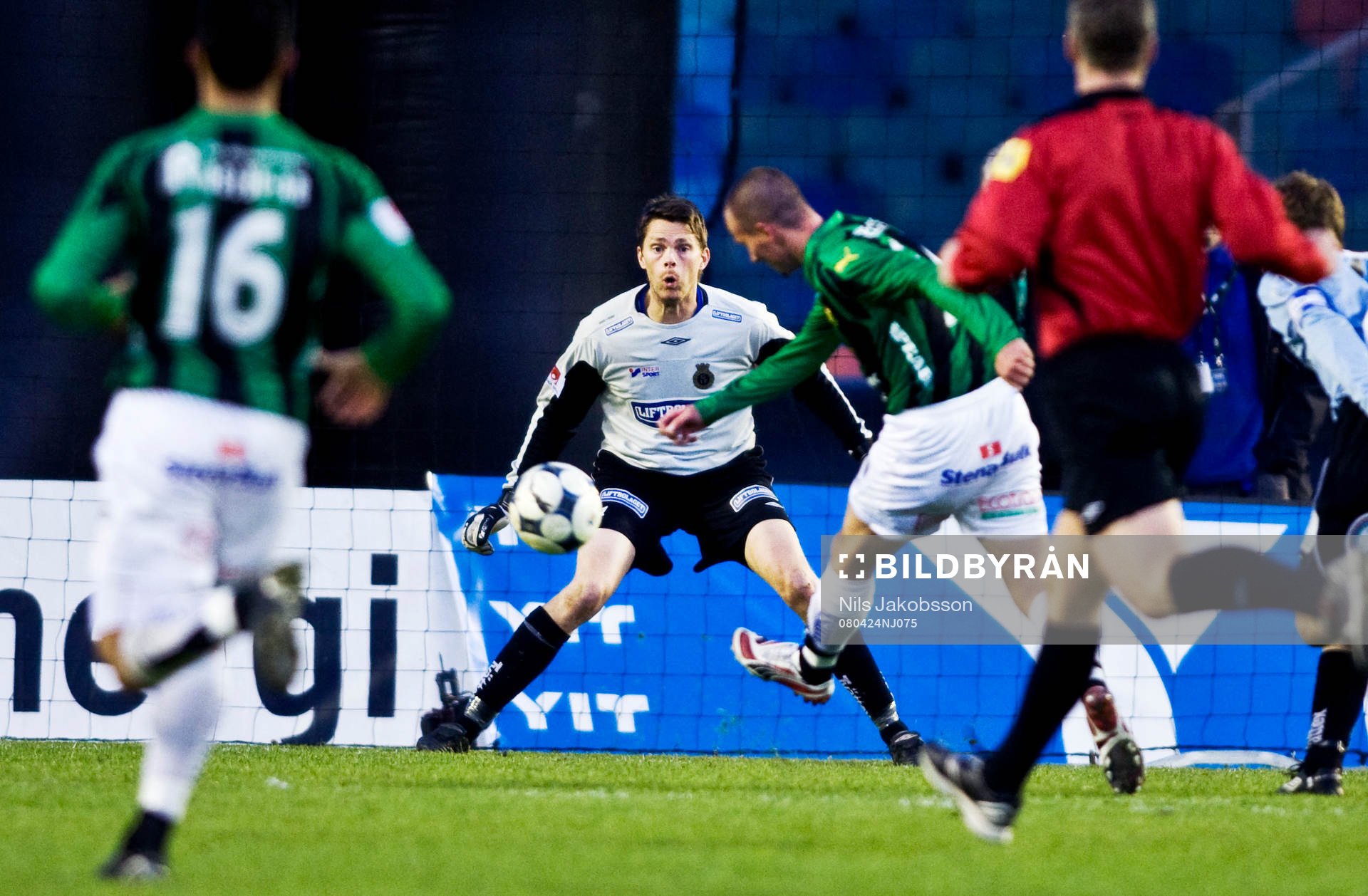 Daniel Nicklasson, GAIS, skjuter in 2-0 bakom Mattias