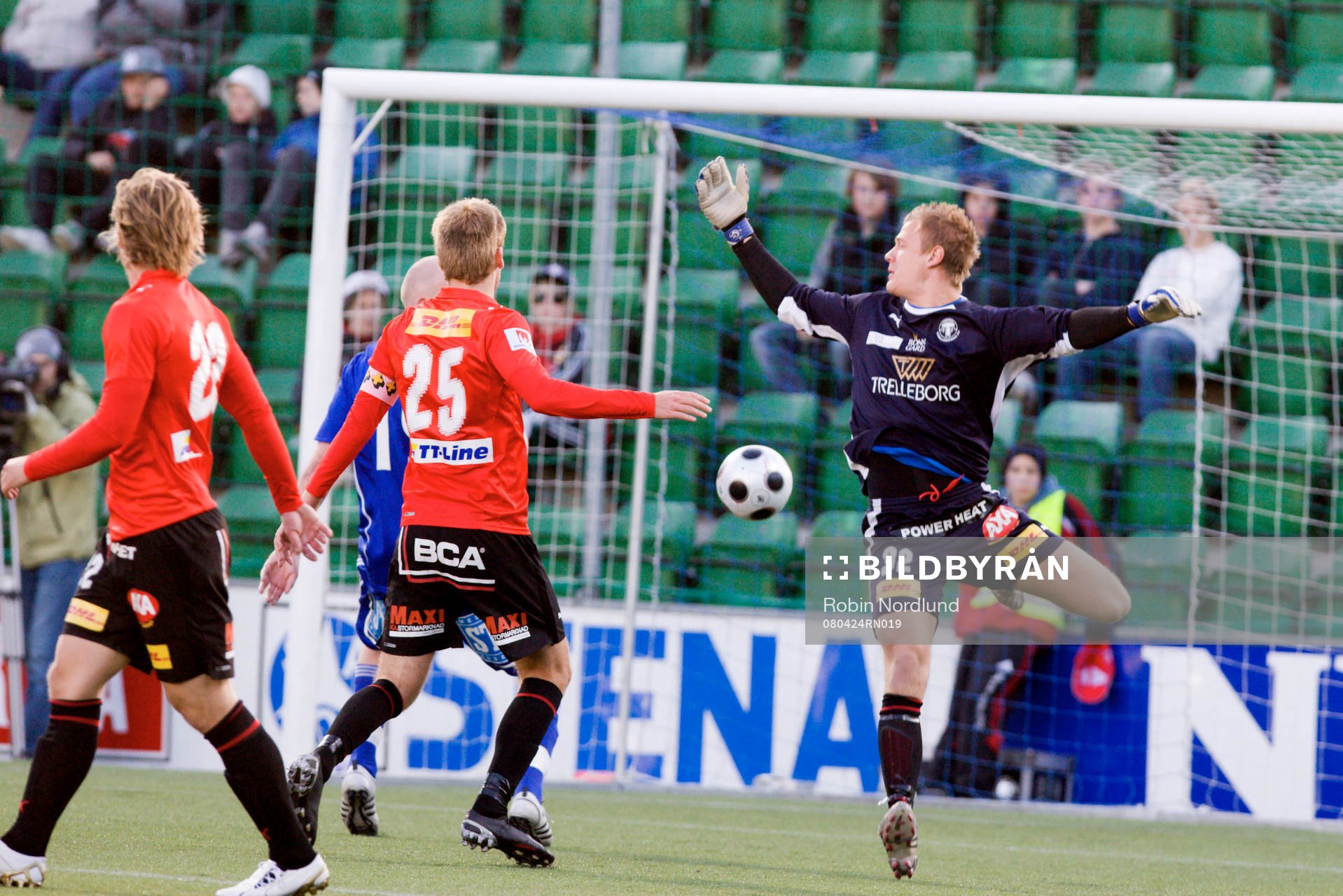 Hannes Sigurdsson, Sundsvall gör 2-0 bakom Johan Dahlin,