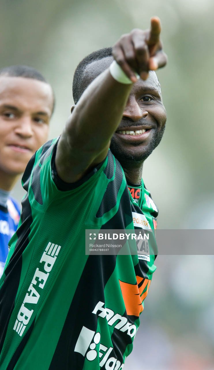 Prince Ikpe Ekong, Gais