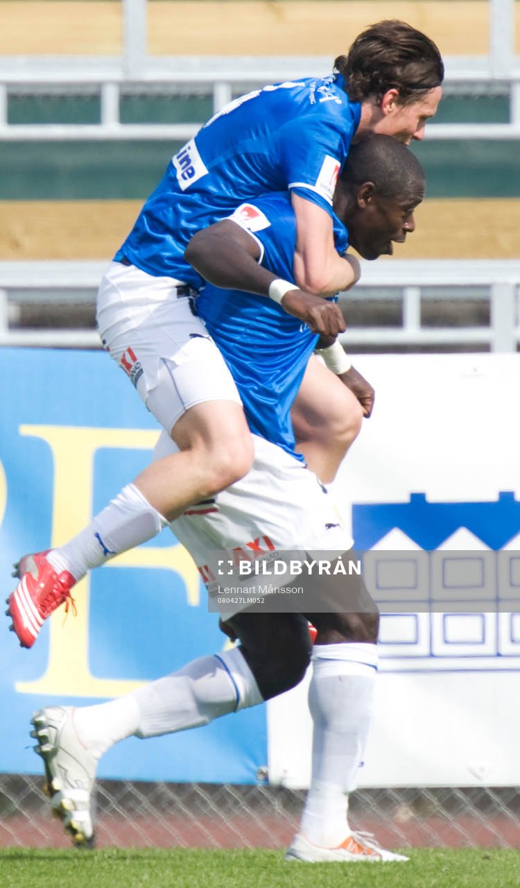 Straff,  Michael Mensah och Kristian Haynes, jubel