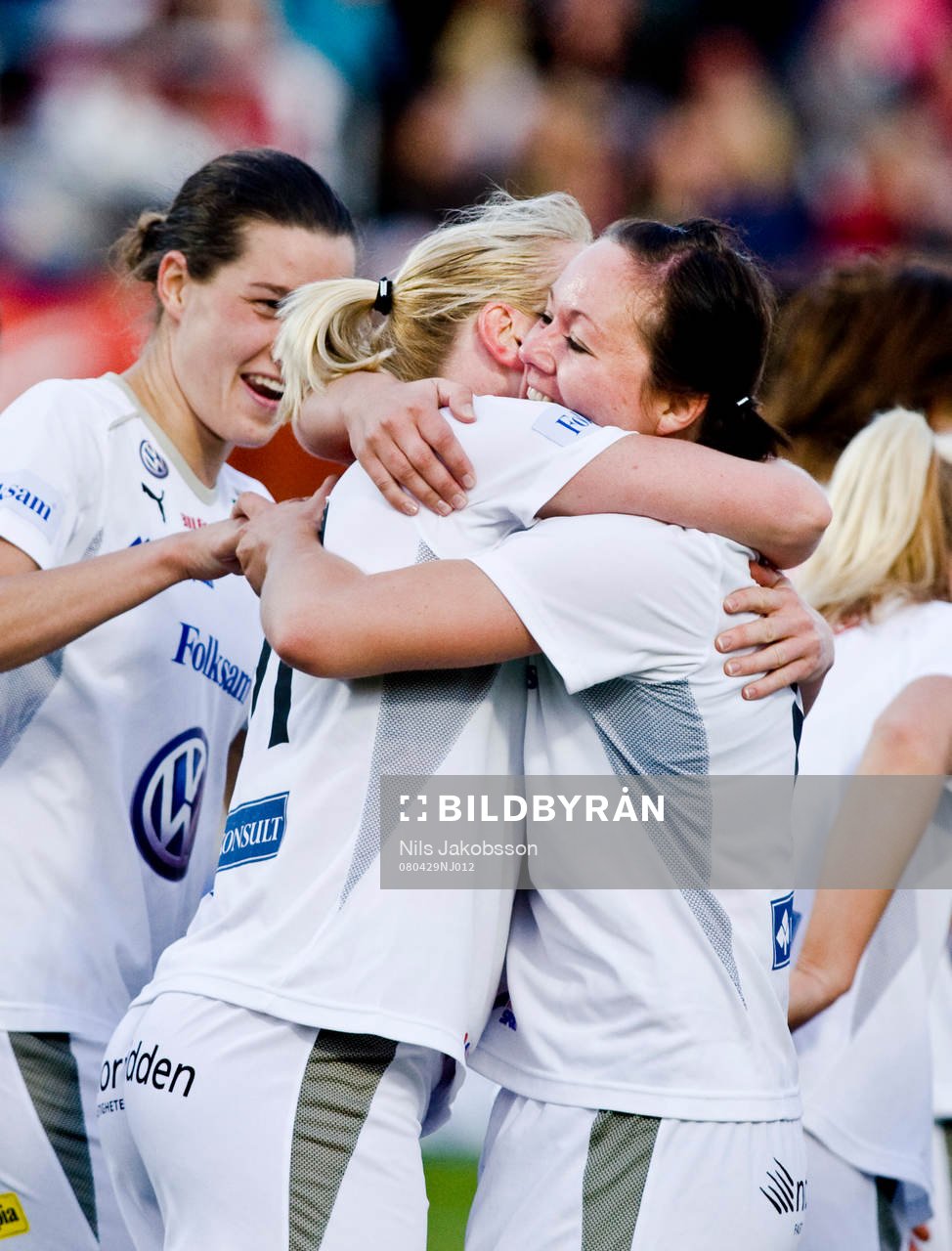  Frida Östeberg, June Pedersen, Umeå, kramas, kram, jubel, glädje