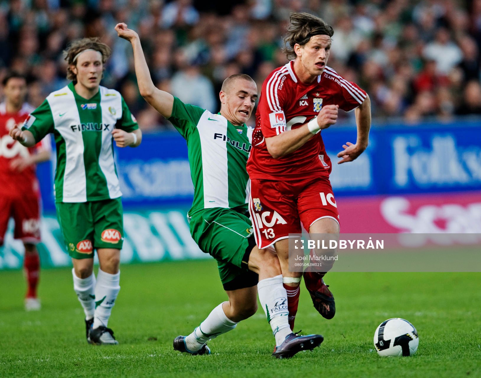 Petter Andersson, Hammarby, fäller Gustav Svensson,