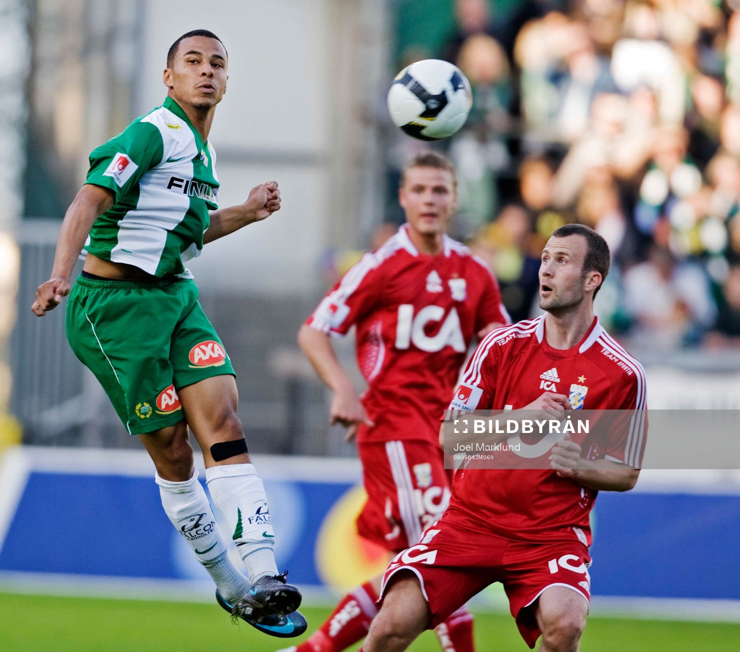 Charlie Davies, Hammarby, bröstar ner bollen