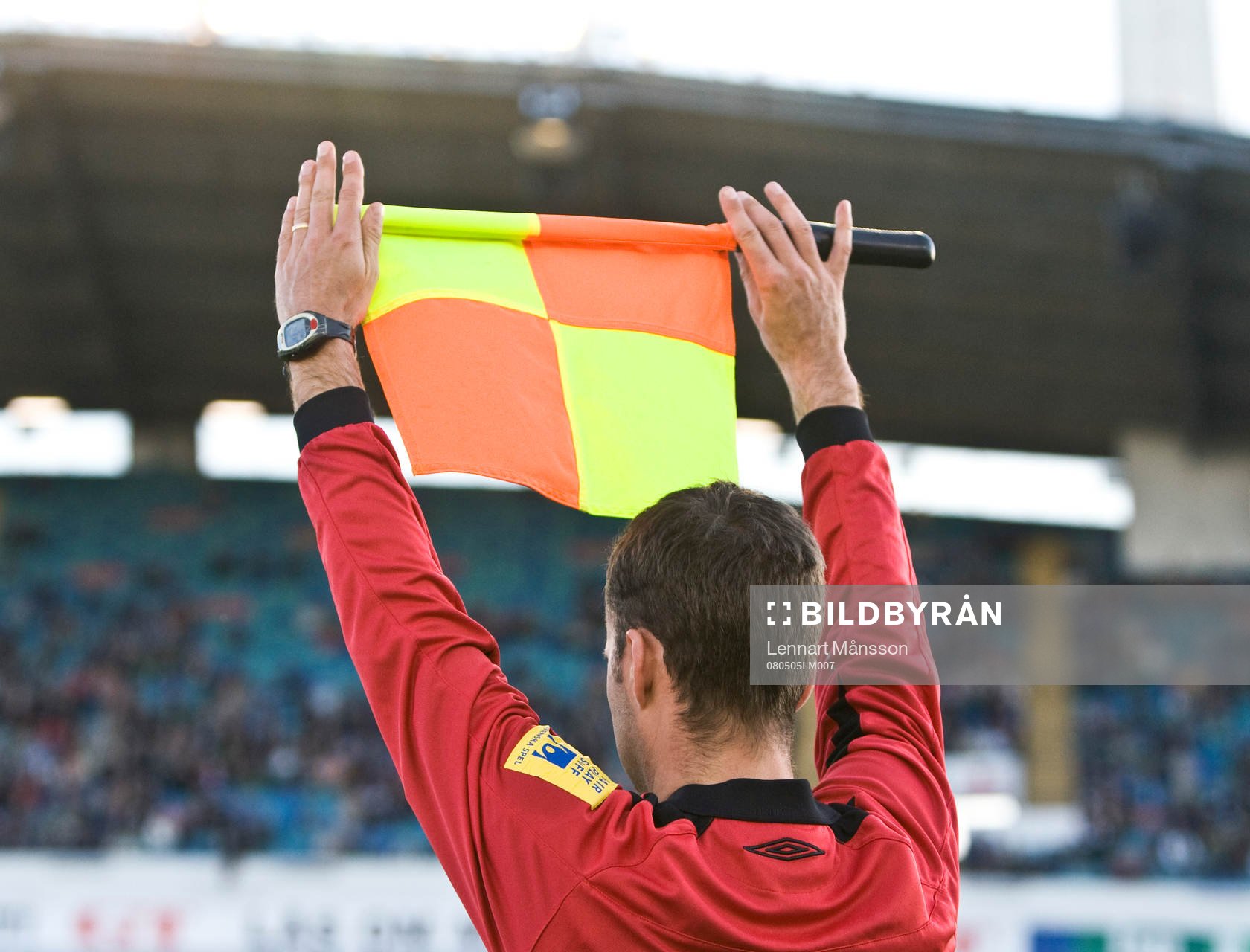 Domare, assisterande domare, linjedomare, flagga, genre