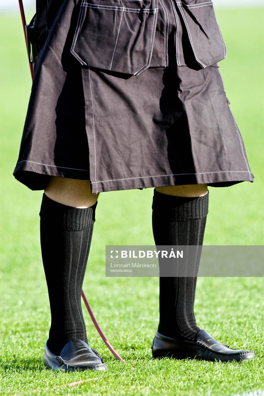 Kilt, strumpor, gräs