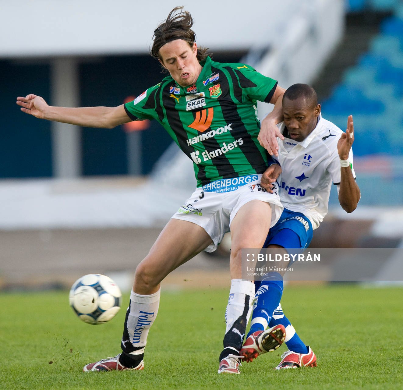 Andreas Tobiasson,  trycker till Kevin Amuneke