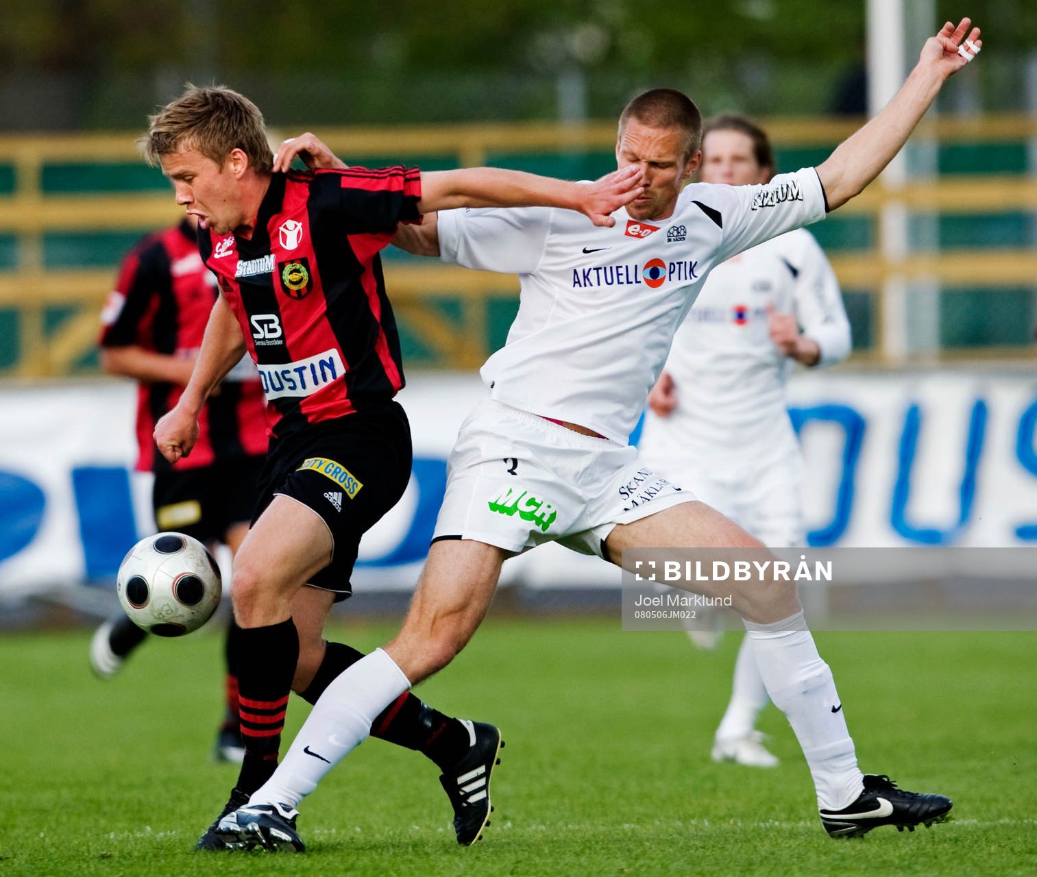 Joakim Runnemo, Brommapojkarna, i kamp om bollen med