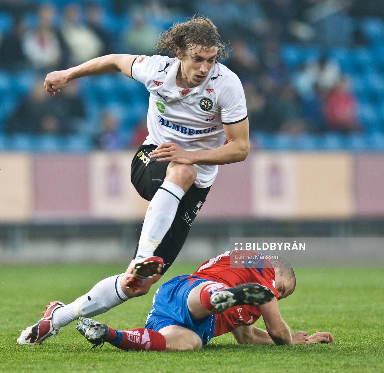 Roni Porokara, Örebro. Tackling, glidtackling