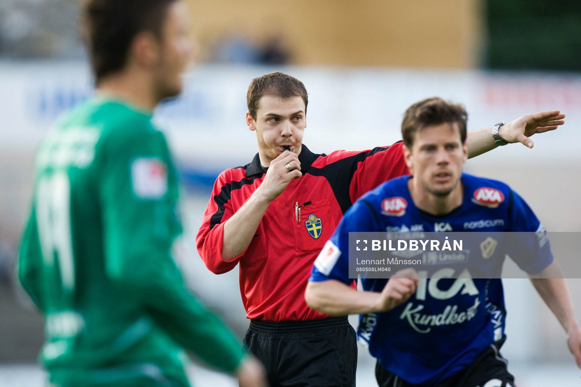 Fjärdedomaren Adnan Jukic, Falkenberg, blev plötsligt