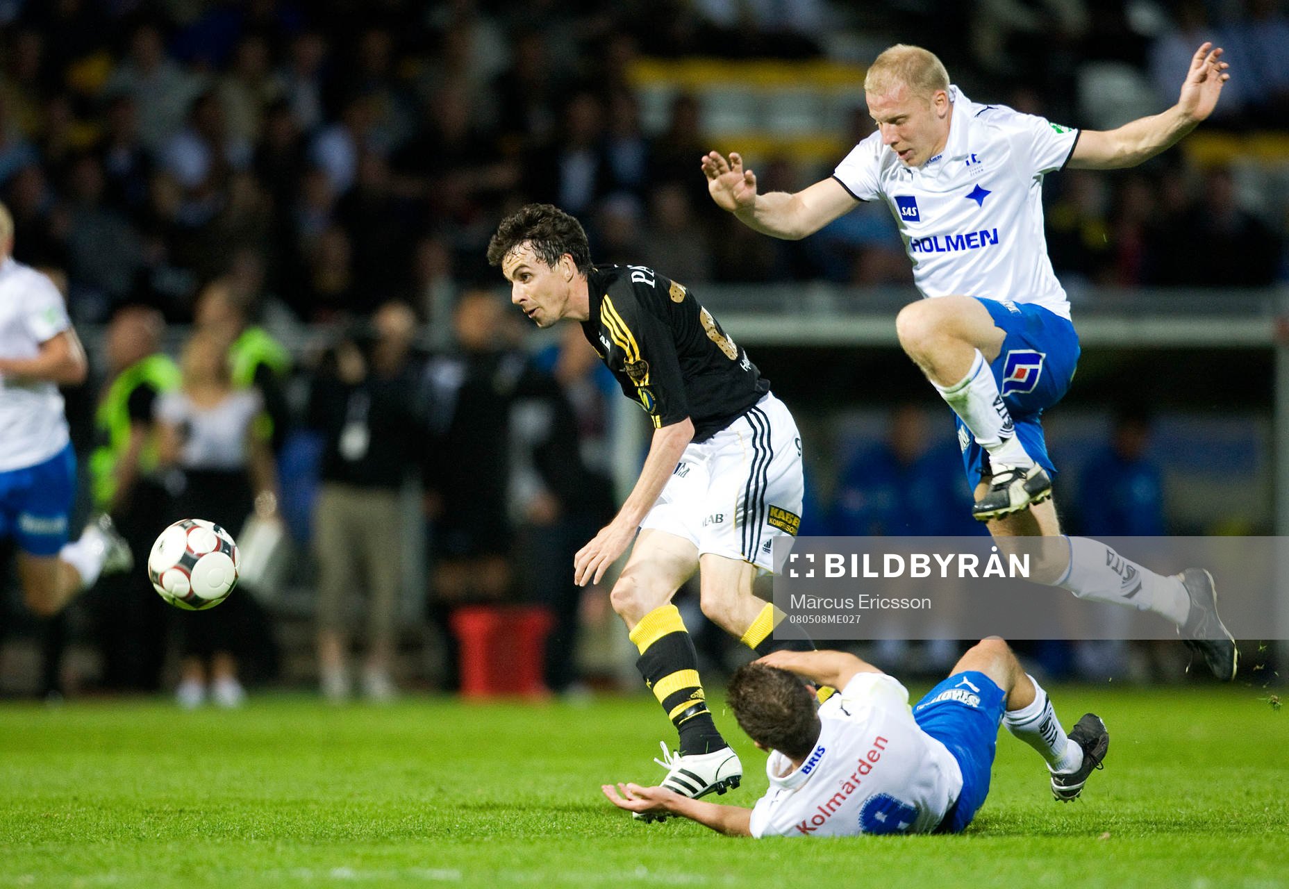 Daniel Mendes, AIK, med Viktor Rönneklev, och Kristoffer