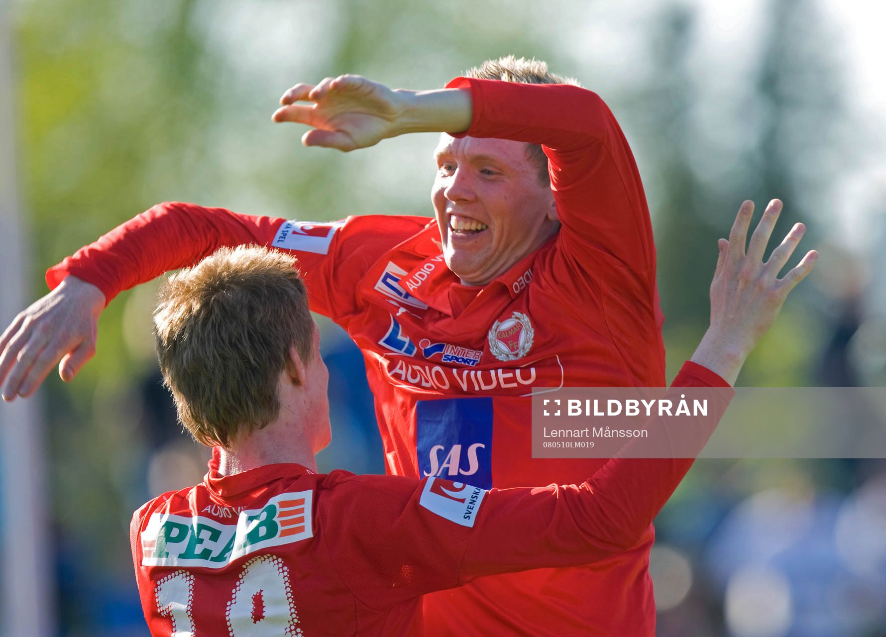4-1, David Elm har nickat in brorsan Rasmus Elm hörna och