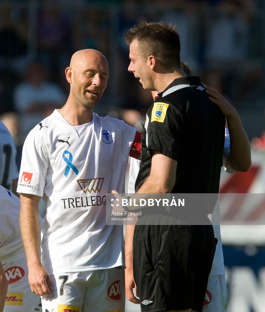 Mattias Thylander debatterar med domare Daniel Stålhammar