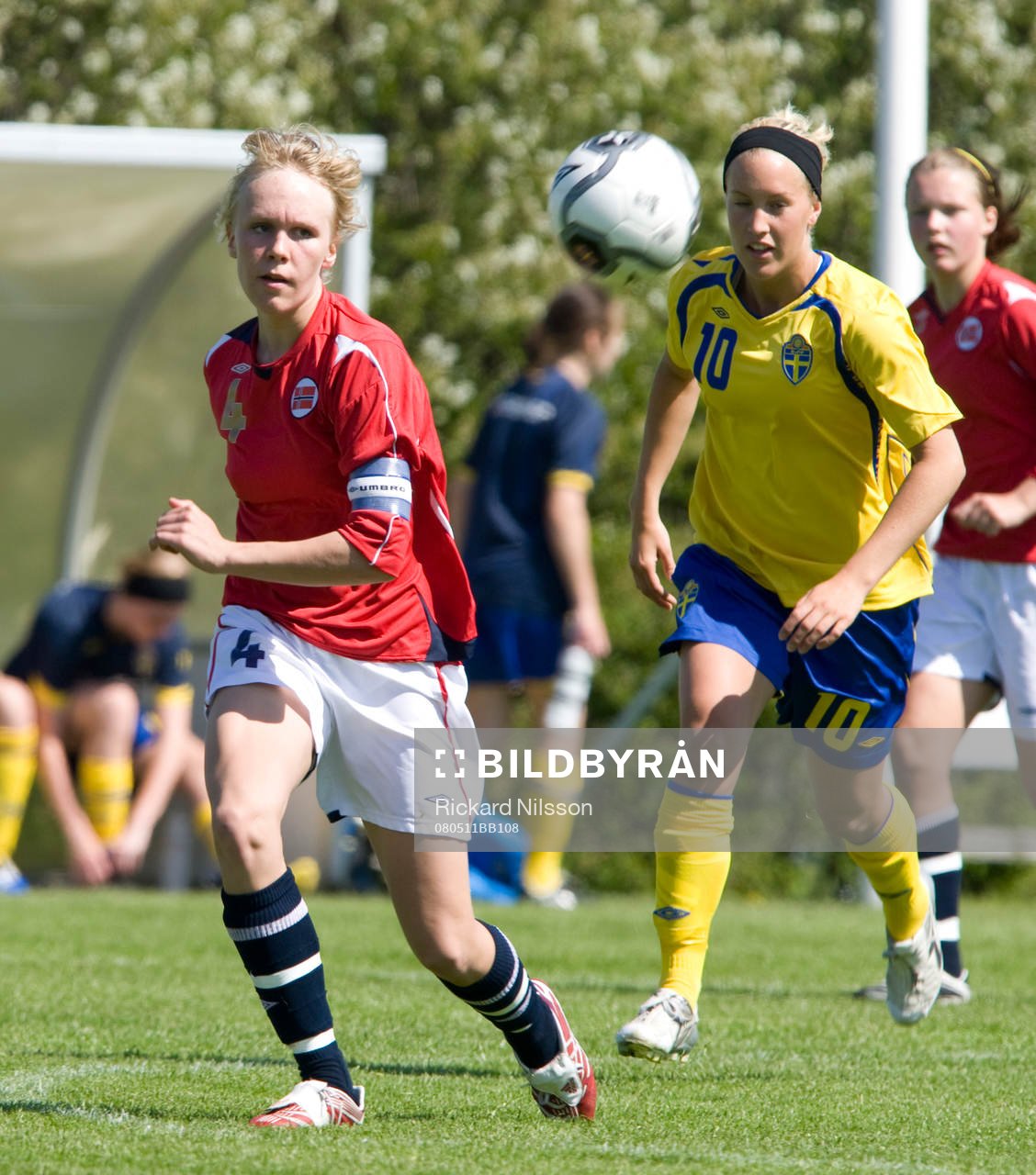  Maria Thorirsdottir och Julia Roddar.