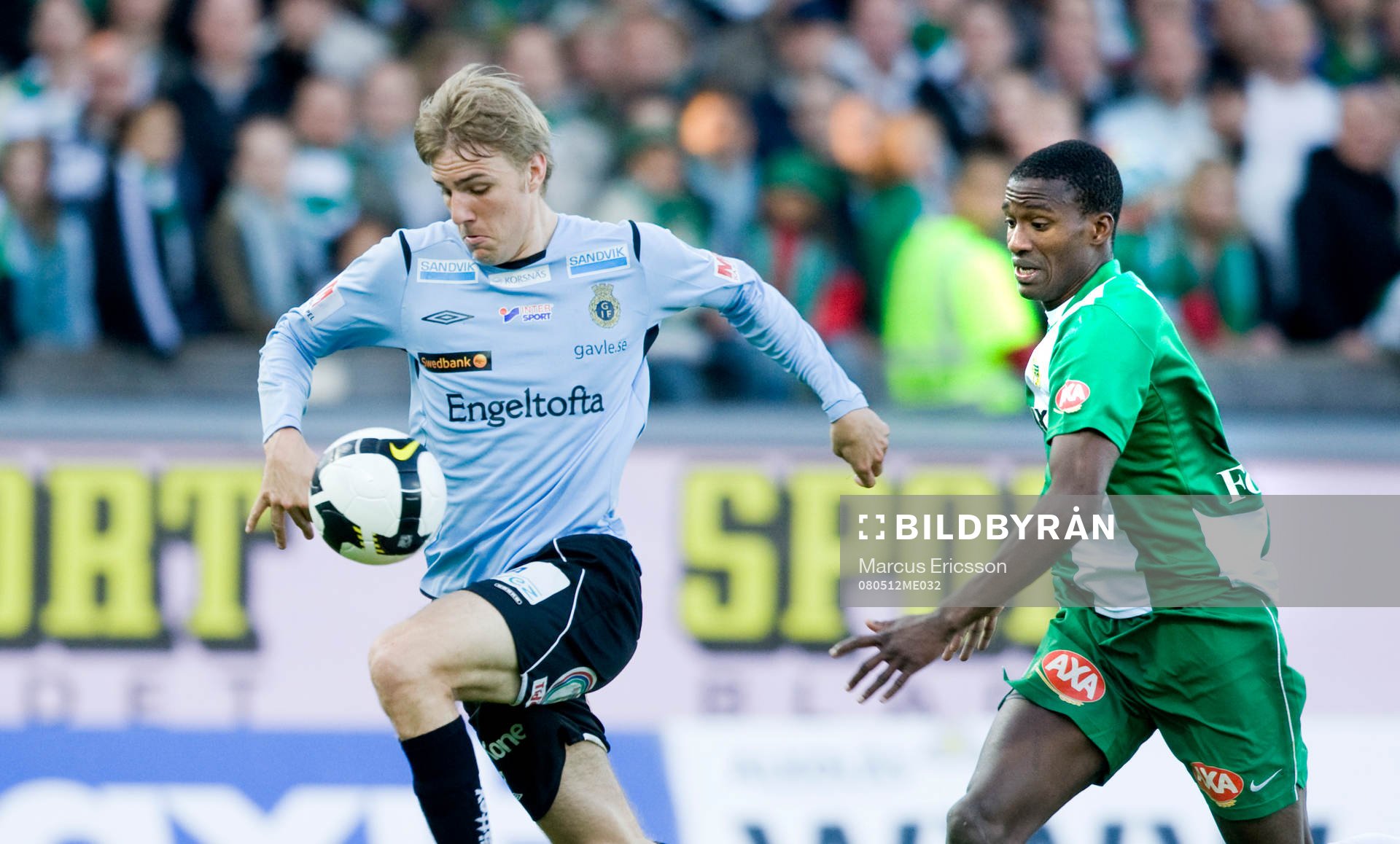  Johan Oremo, Gefle med José Monteiro de Macedo, Hammarby, i ryggen som senare utvisas