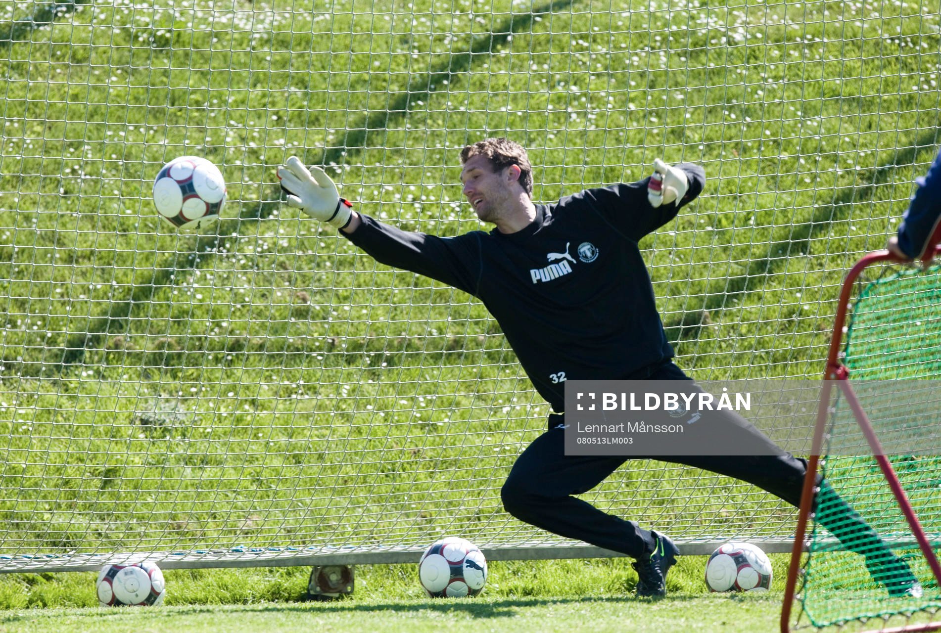 Andreas Isaksson, målvakt, tränar med Trelleborgs FF