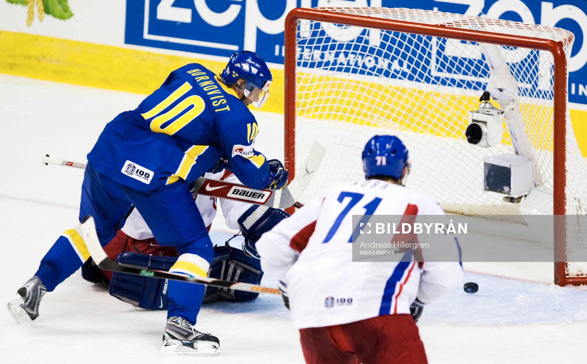 Patric Hörnqvist gör 1-0 på Milan Hnilicka, målvakt