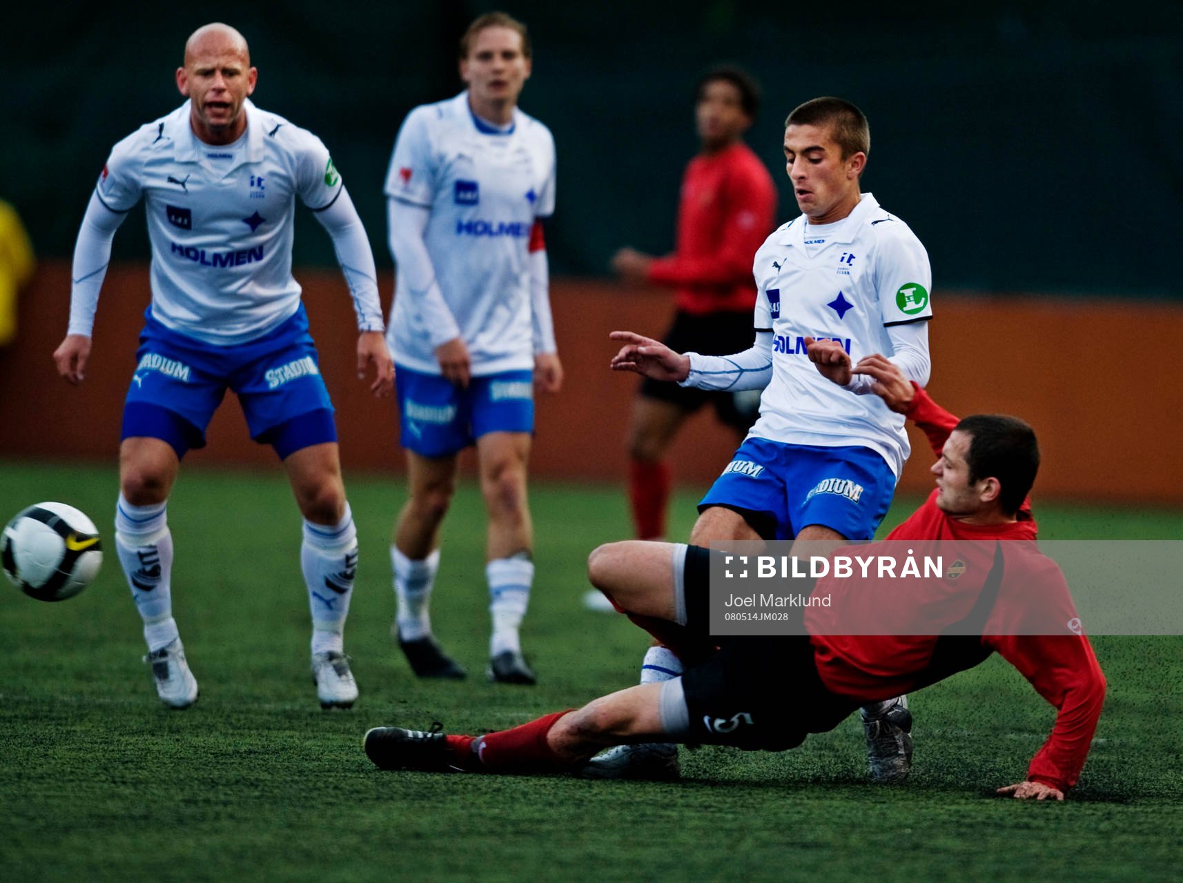Farid Hafsia, Vasalund, tacklar Christopher Telo,