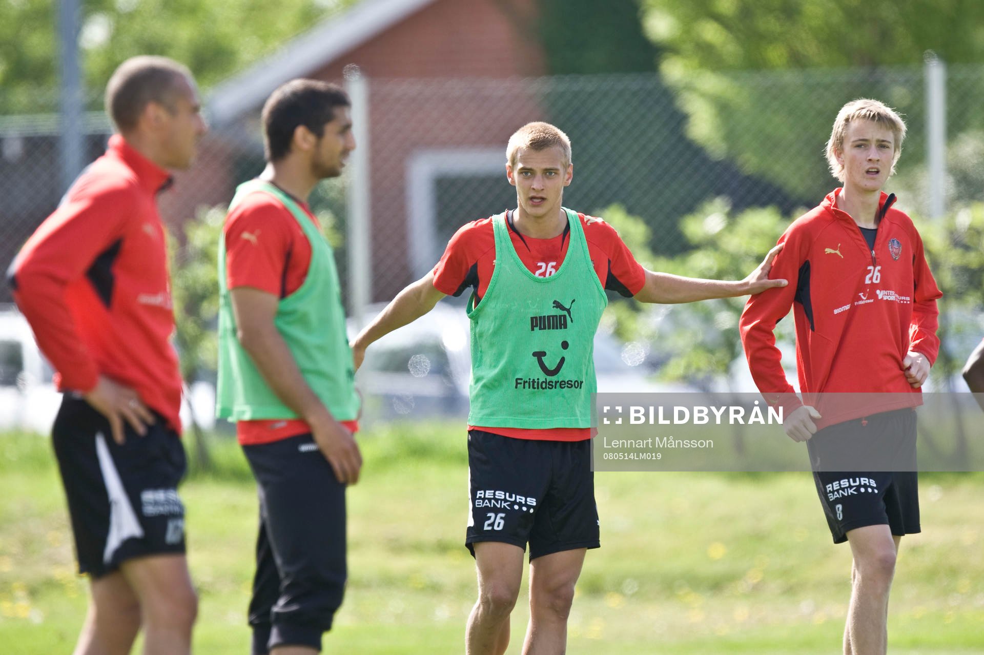Joel Ekstrand (i mitten)