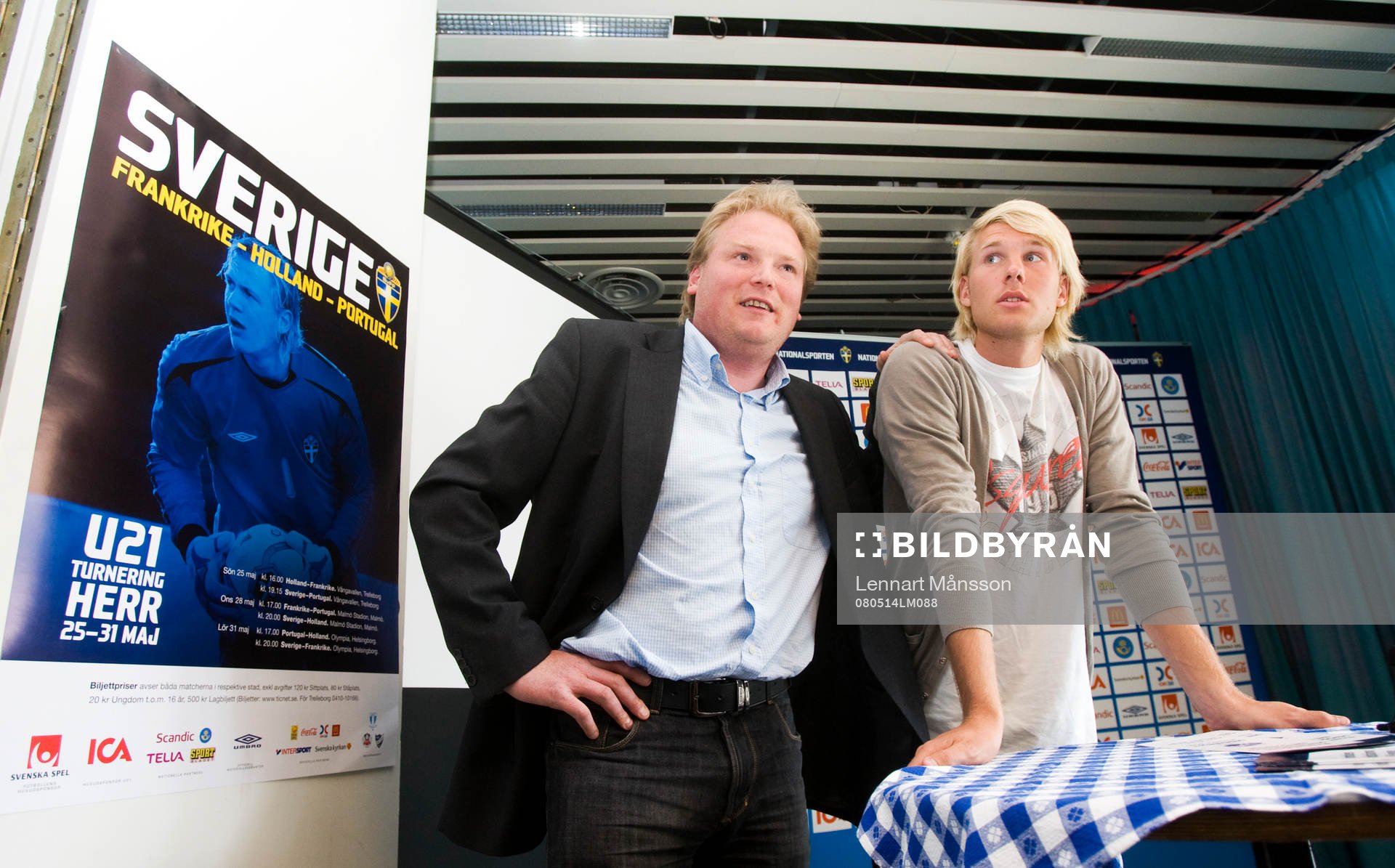 Förbundskapten Jörgen Lennartsson och en av spelarna Ola