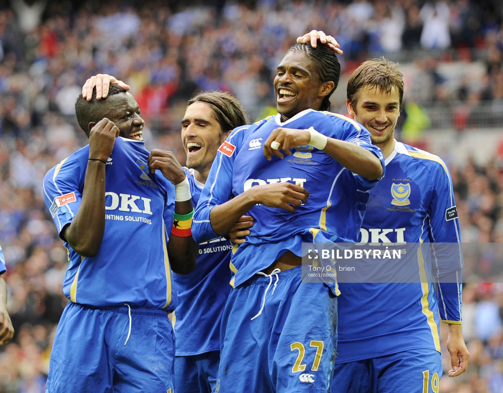 Nwankwo Kanu, mitten, jubel