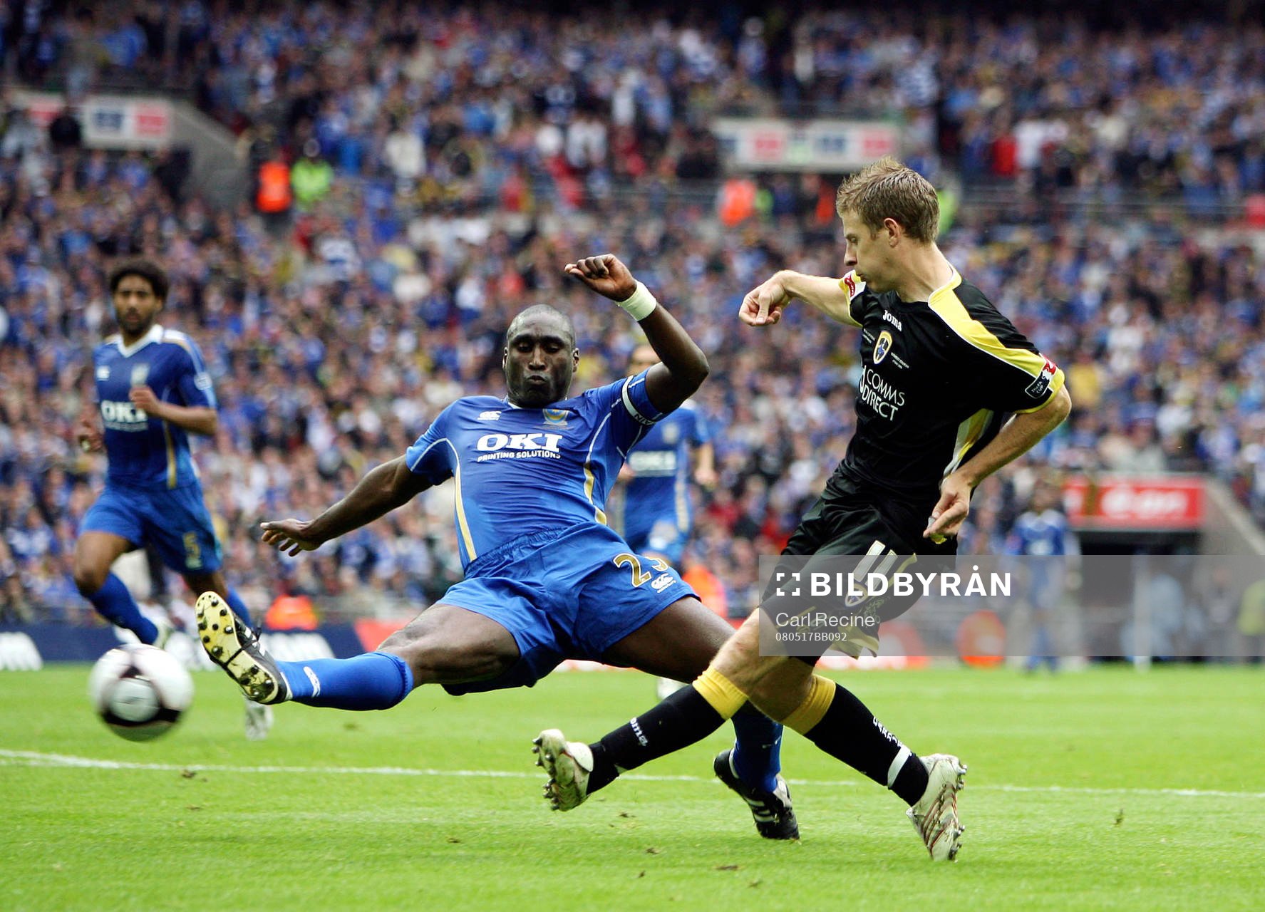 Paul Parry, Cardiff  och Sol Campbell, Portsmouth