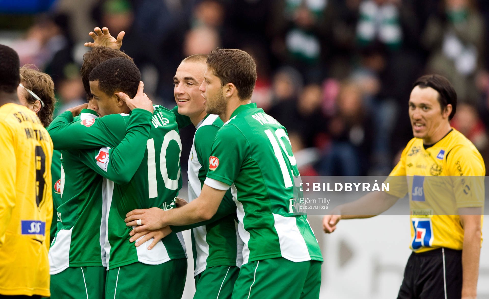  Målglädje Charlie Davies, Petter Andersson, och Paulinho Guará, Hammarby. Jubel, glädje. 