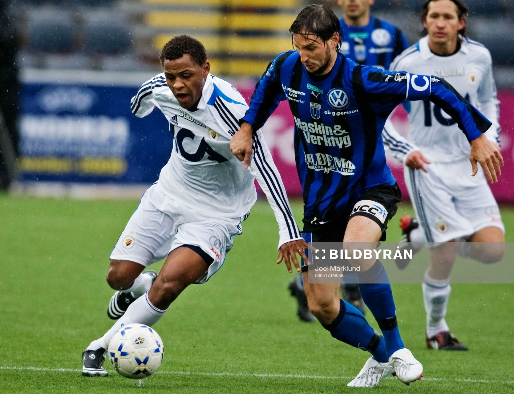 Thiago Quirino Da Silva, Djurgården, i kamp om bollen med