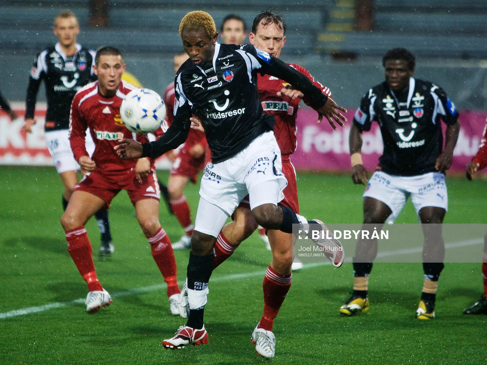 René Makondele, Helsingborg, med bollen