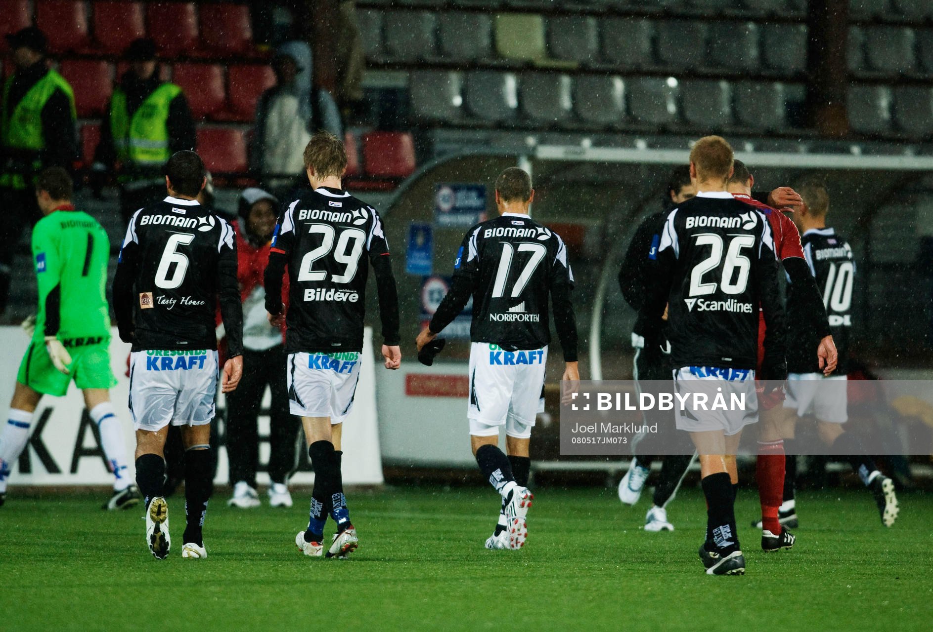 Helsingborg-spelarna lämnar besviket planen