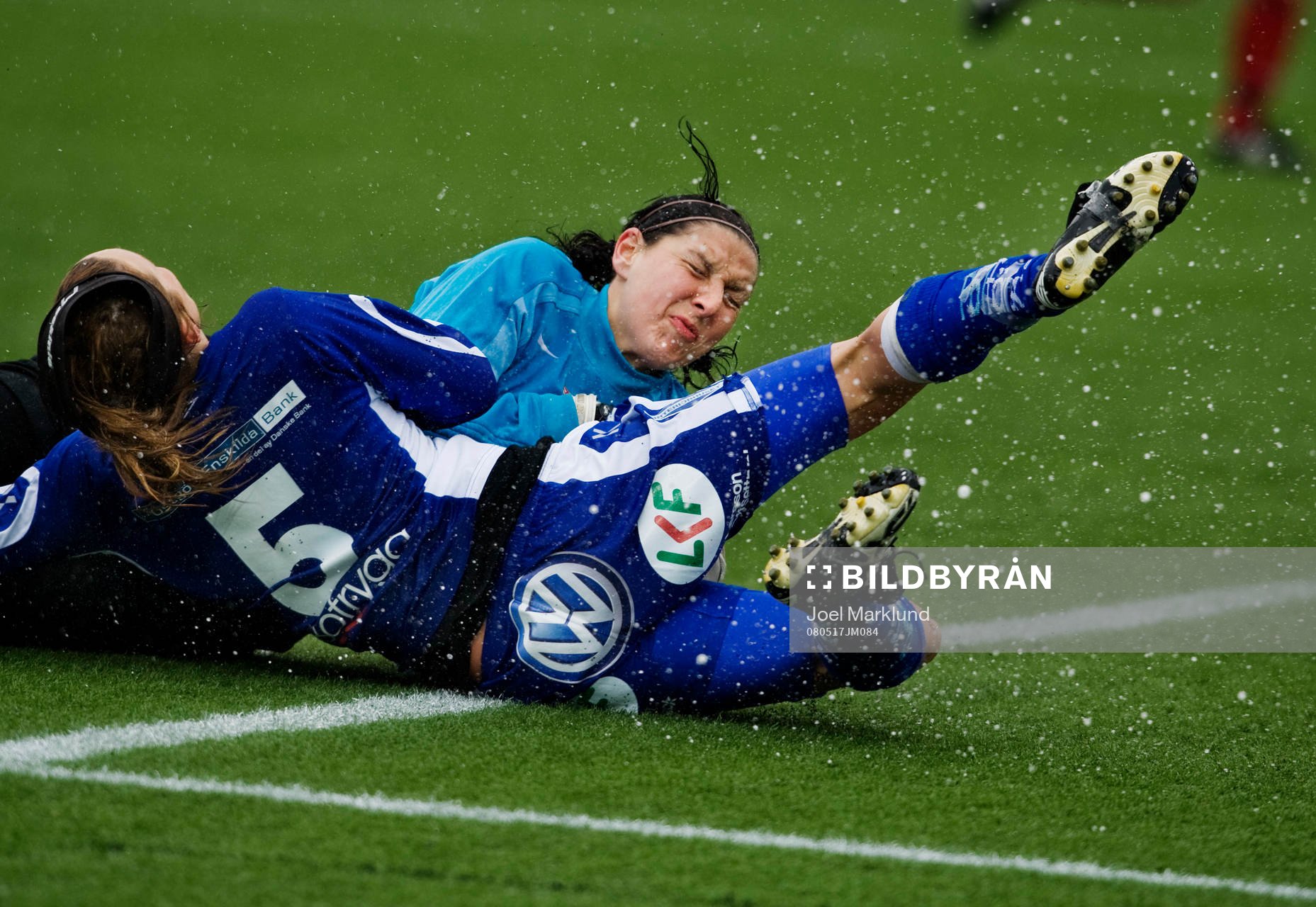 Sena Mujezinovic, målvakt, Vasalund, räddar ett skott