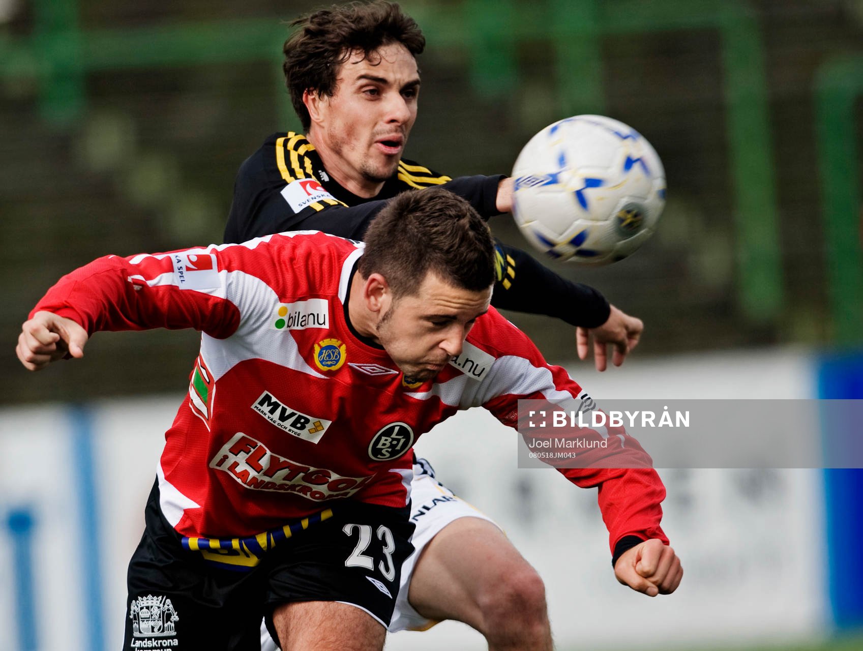 Amar Muharemovic, Landskrona, är före Daniel Mendes, AIK,