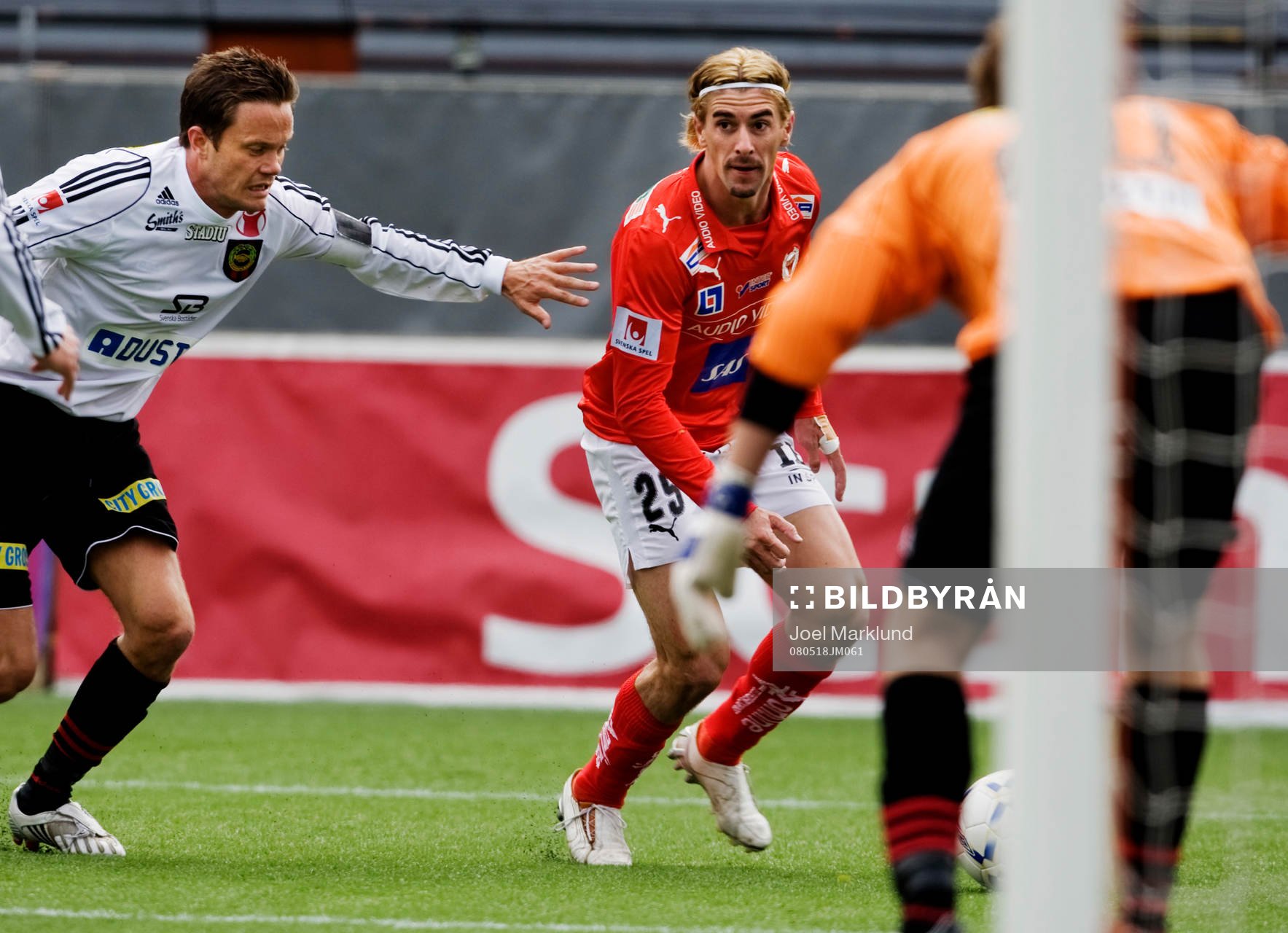 Jon Persson, Bormmapojkarna, och César Santín, Kalmar, i