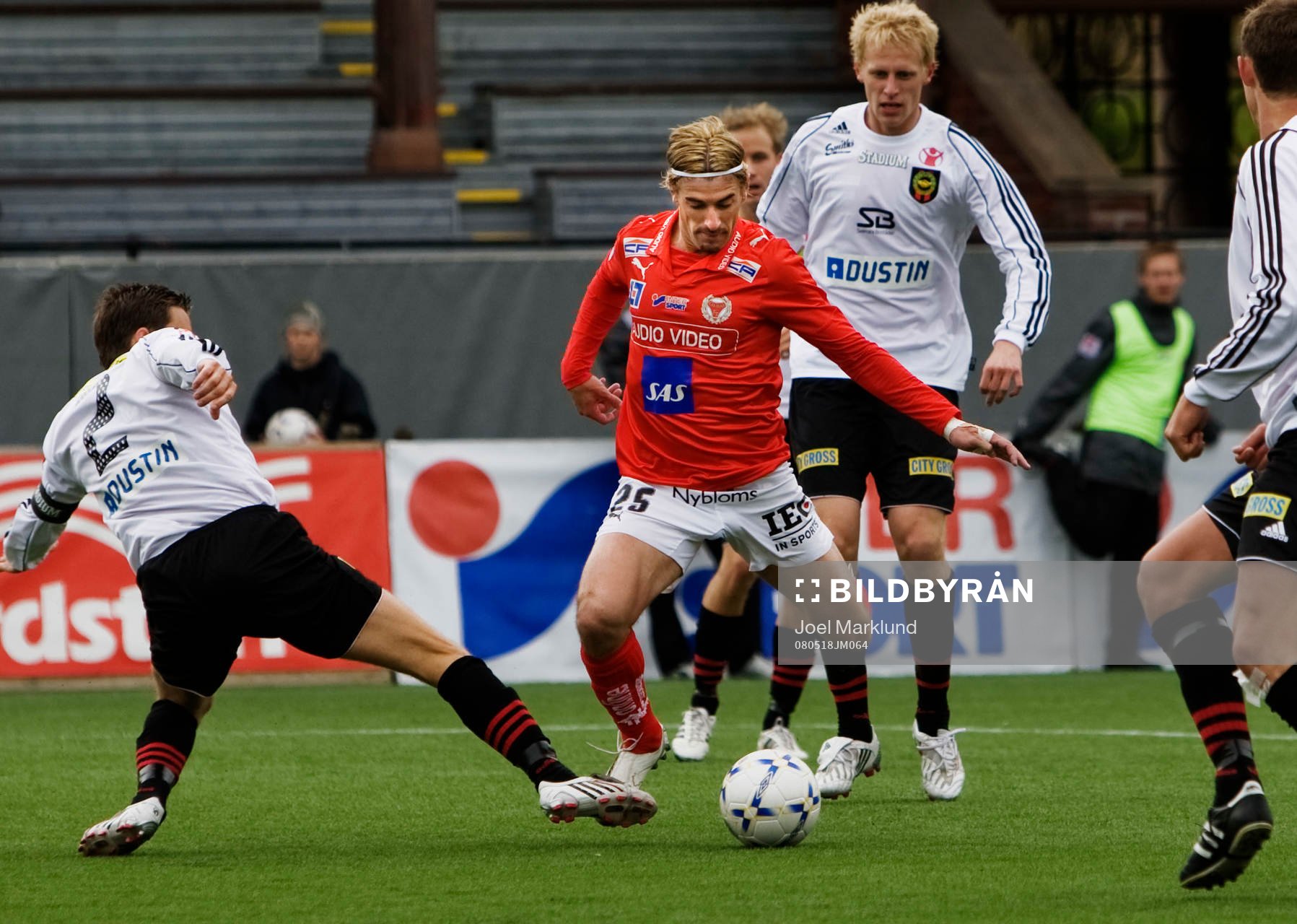 Jon Persson, Brommapojkarna, försöker stoppa César