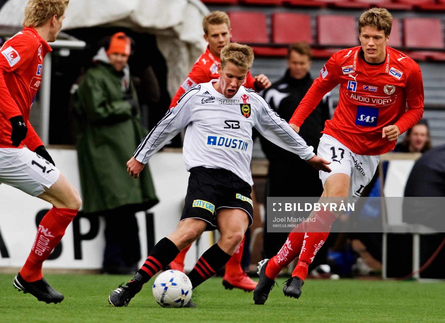 Joakim Runnemo, Brommapojkarna, håller undan