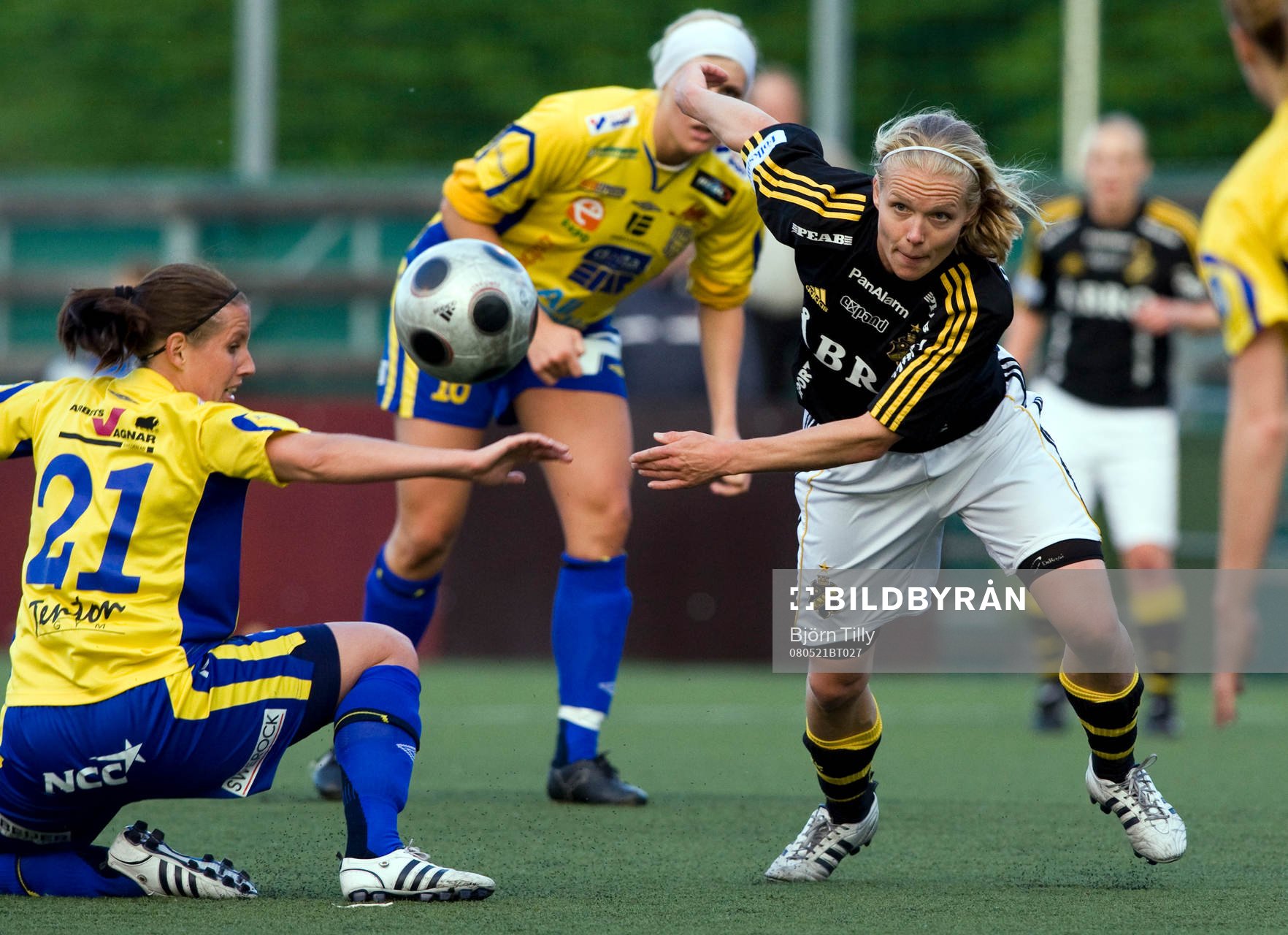  Petra Vaelma, Umeå Södra och Elin Ekblom Bak, AIK. 