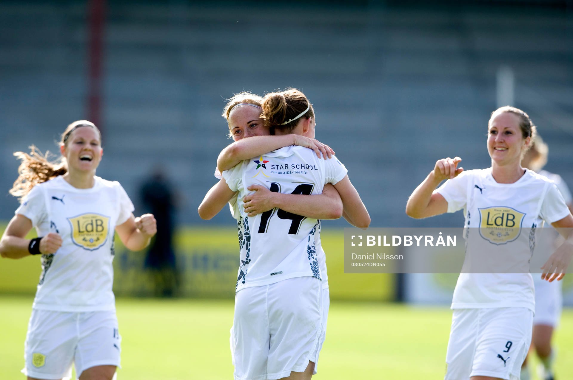  Jubel efter att Manon Melis gjort 4-0 till LDb.