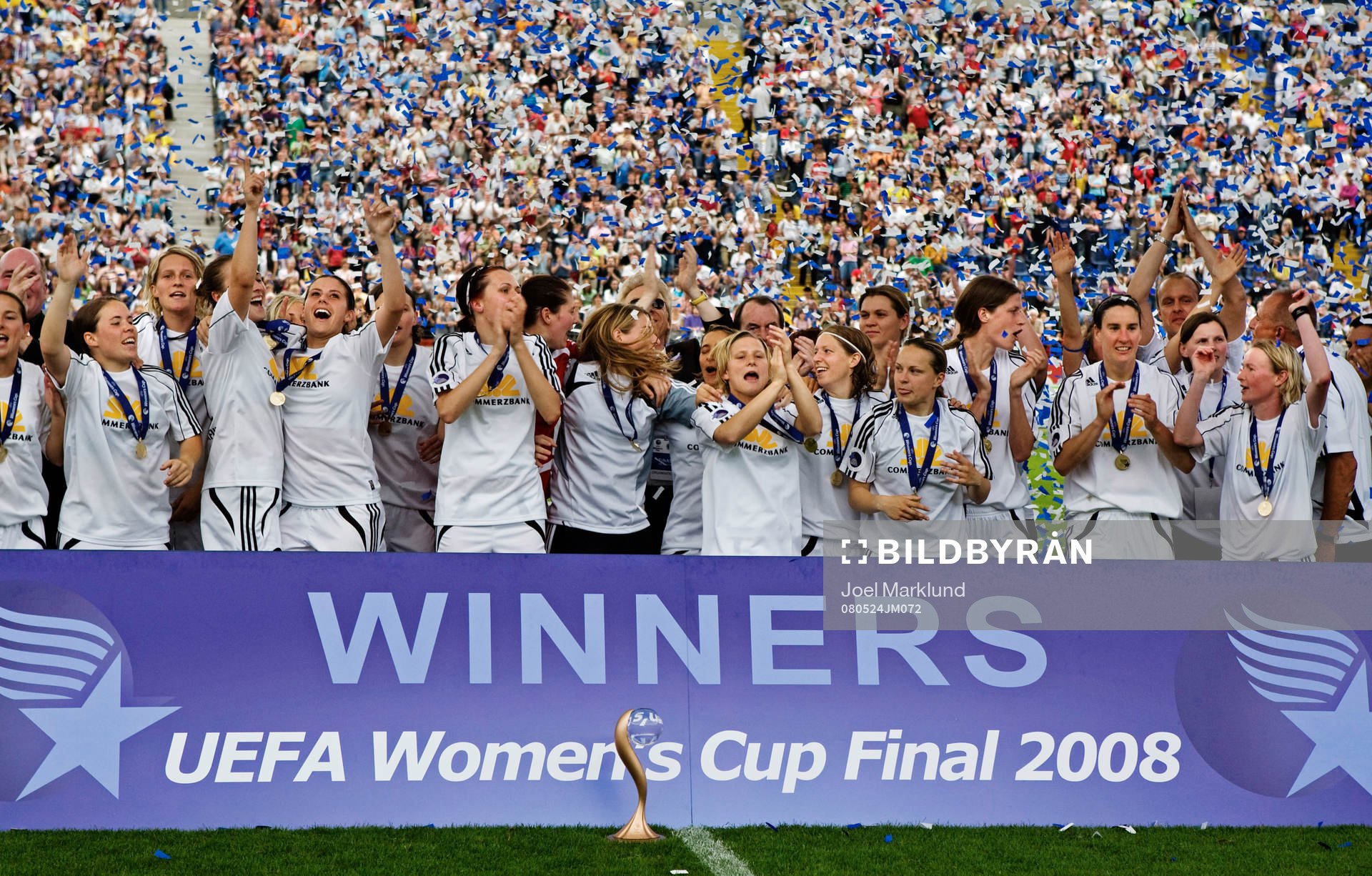 Vinnarna av Women's Cup 2008, Frankfurt. jubel