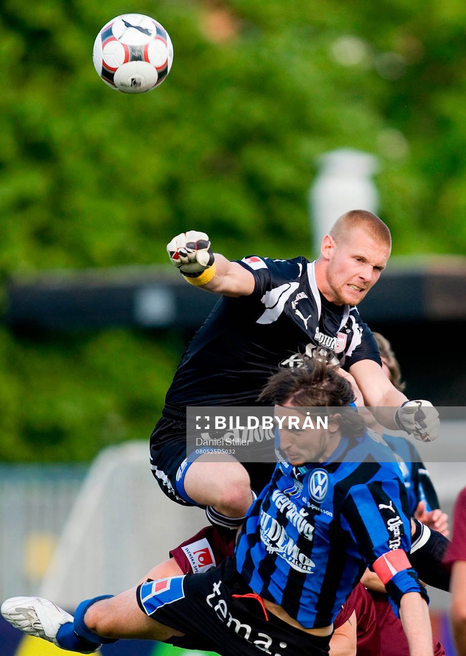 Tommy Naurin, målvakt Qviding. Gustaf Segerström, Sirius