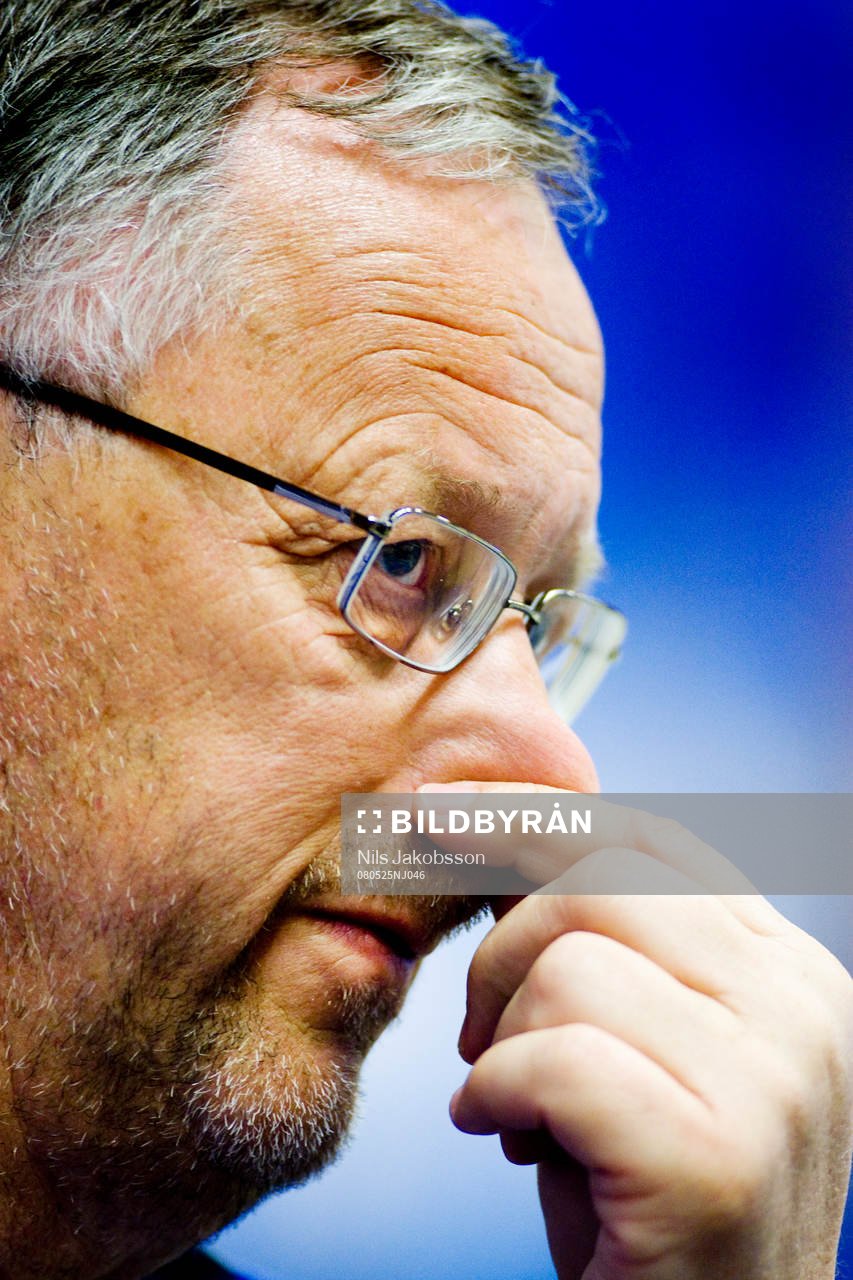 Lars Lagerbäck förbundskapten gör sin vanliga gest och