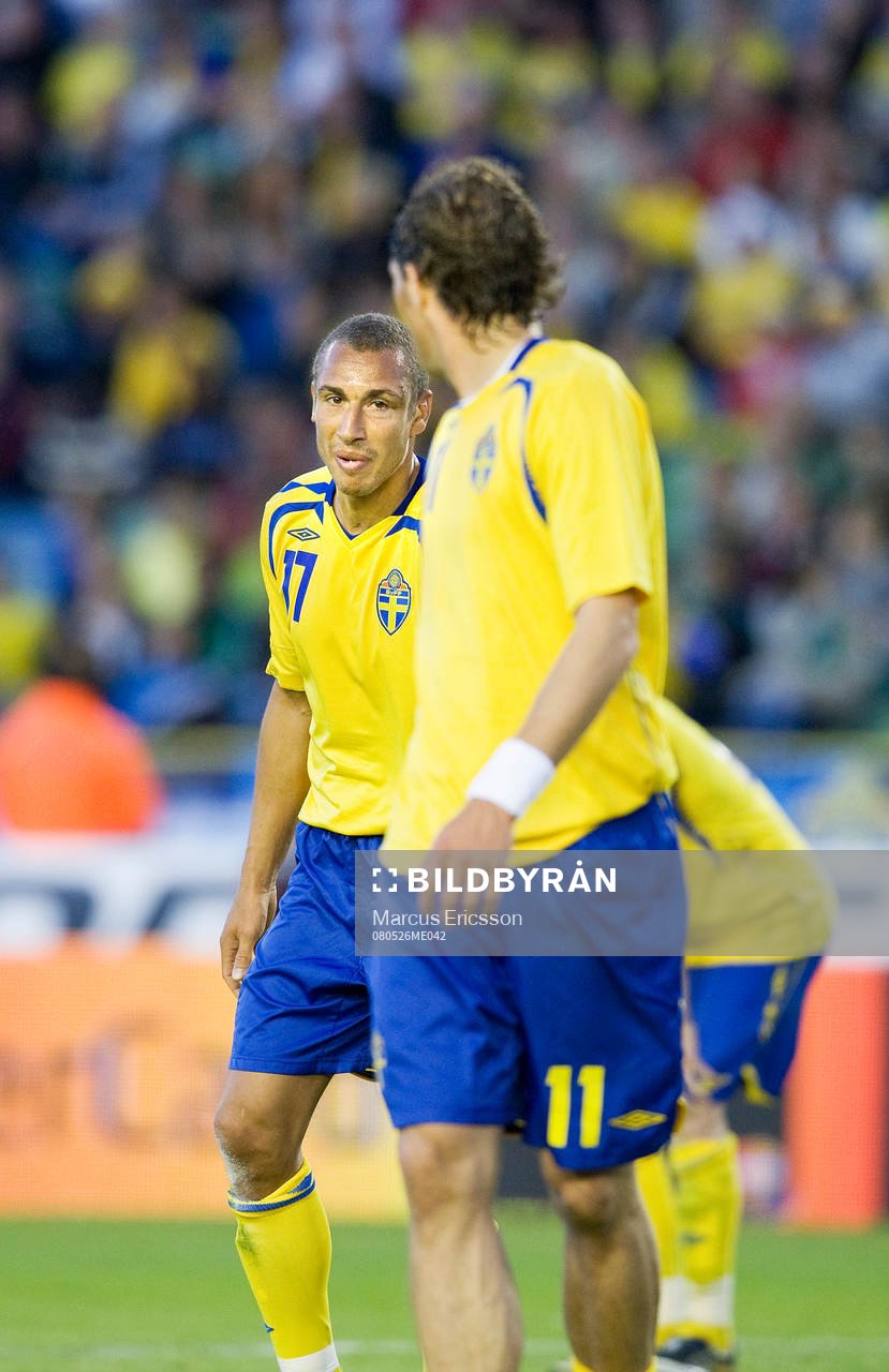 Henrik Larsson, och Johan Elmander, Sverige