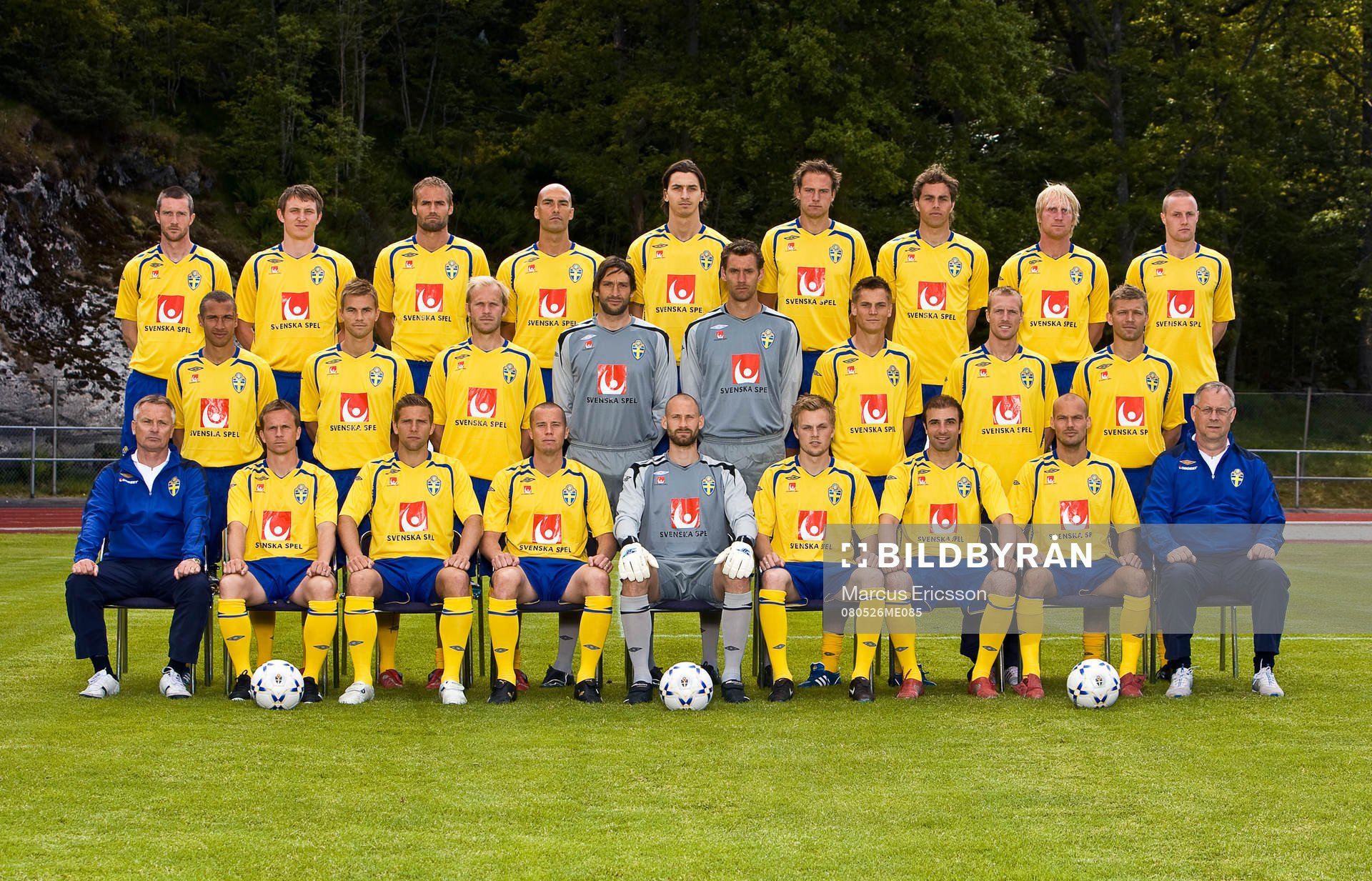 Övre raden fr v. Mikael Nilsson, Kim Källström, Olof
