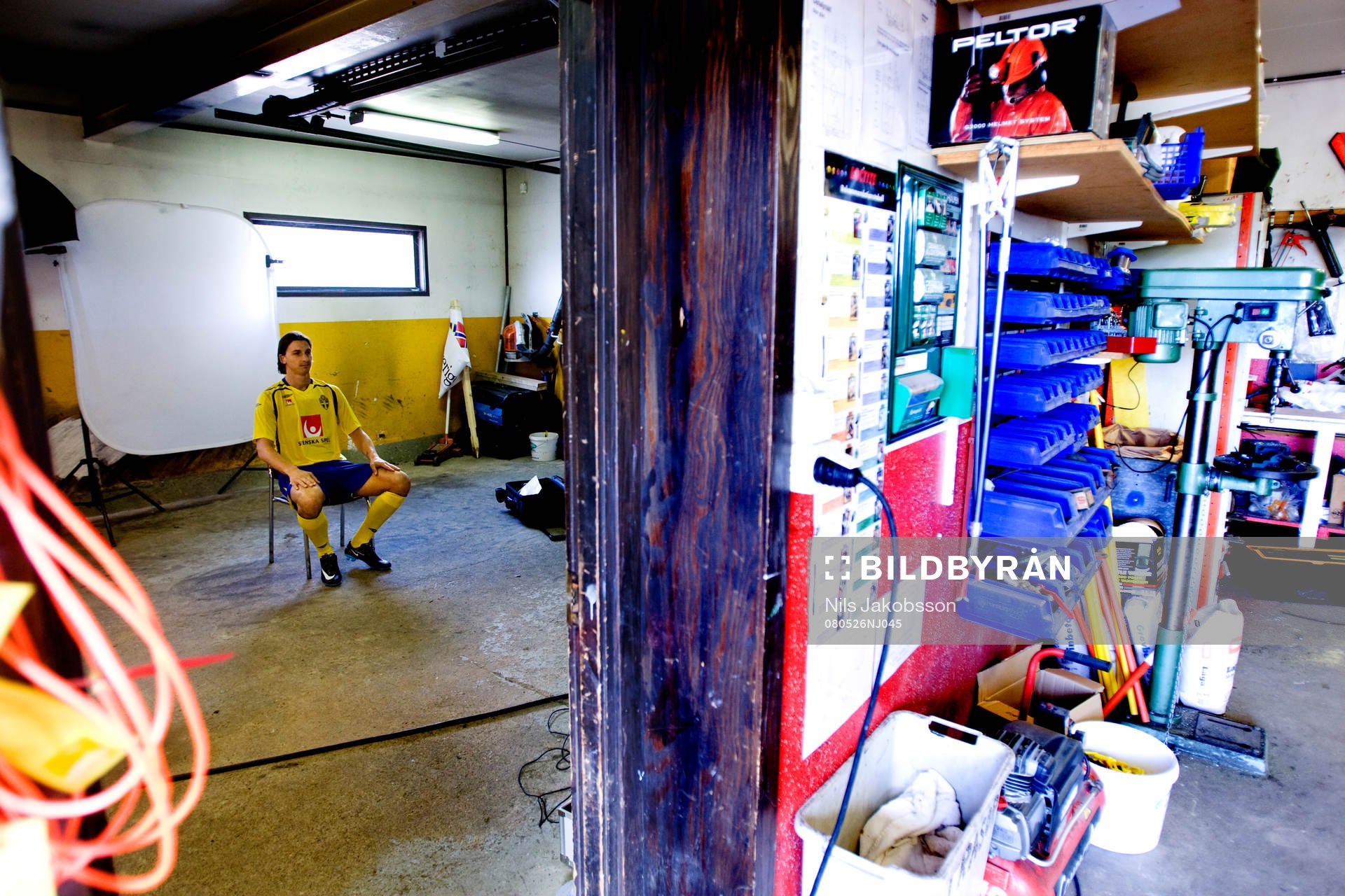 Zlatan Ibrahimovic i ett garage