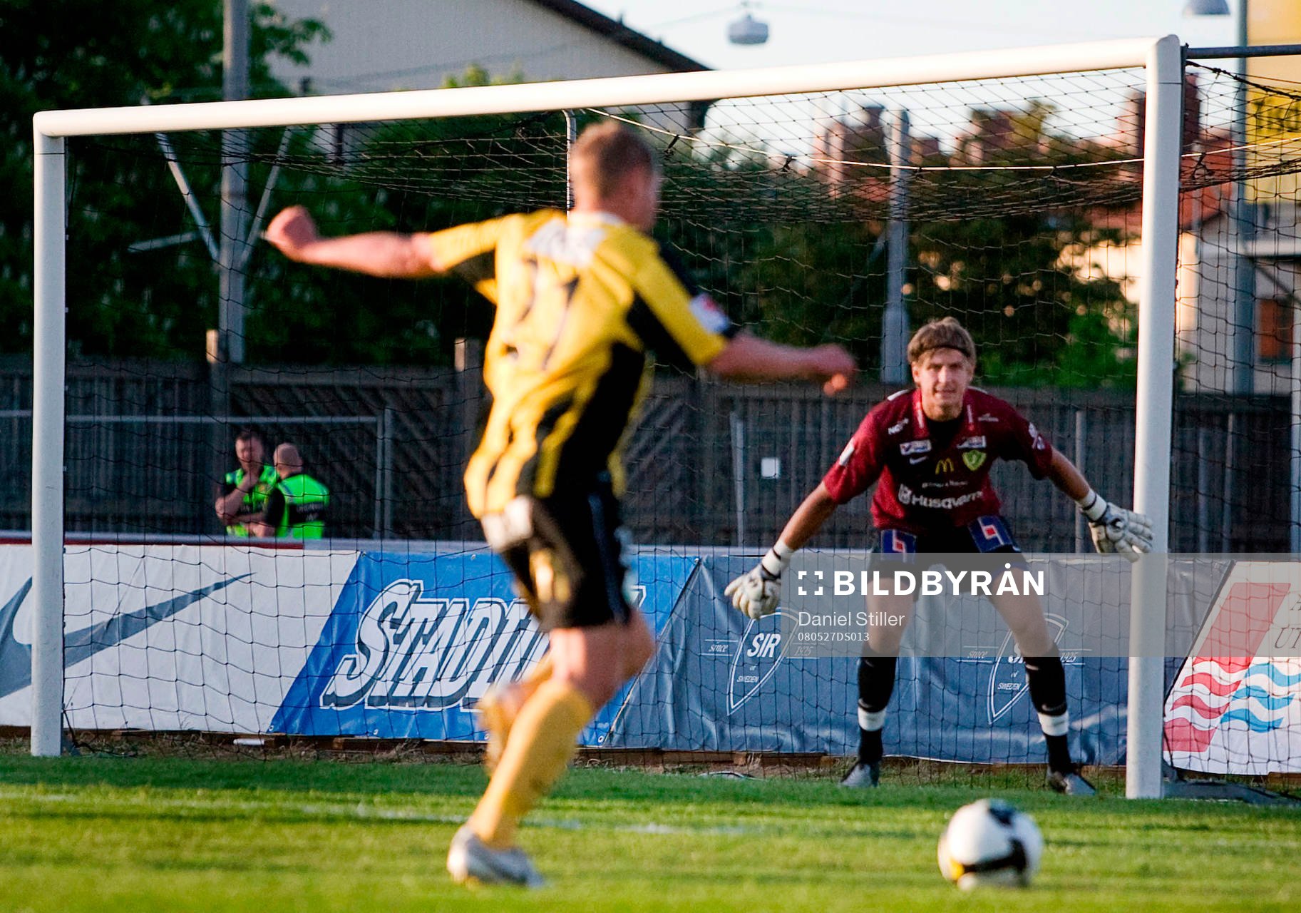 Jonas Henriksson, Häcken, har bra läge i slutet.